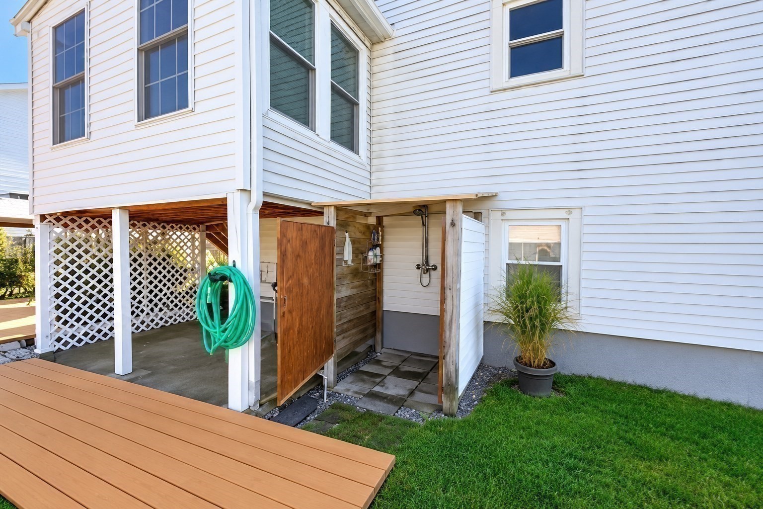81 Warfield Avenue Property Photo 27