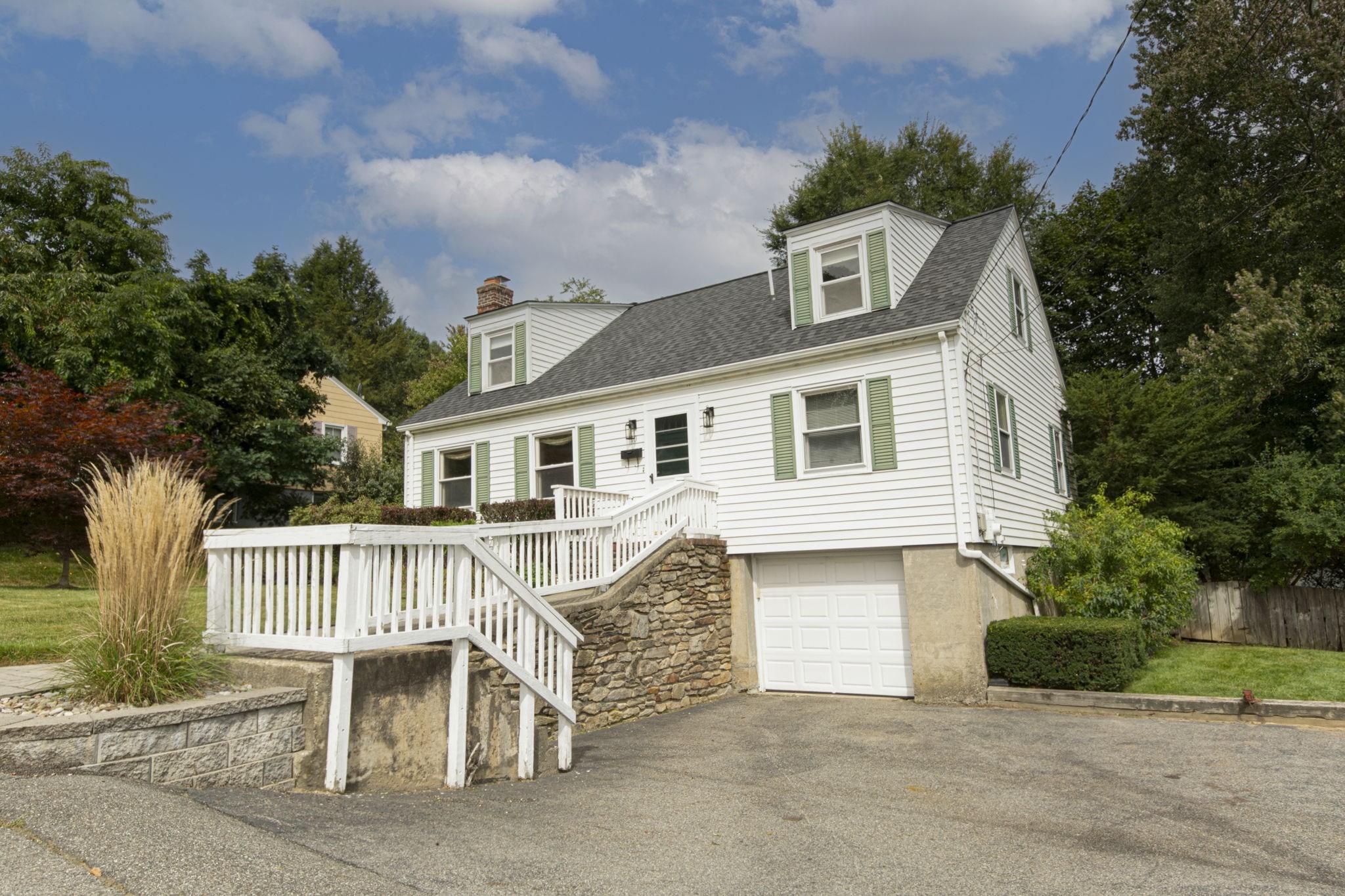 10 Farview Ave Property Photo 2