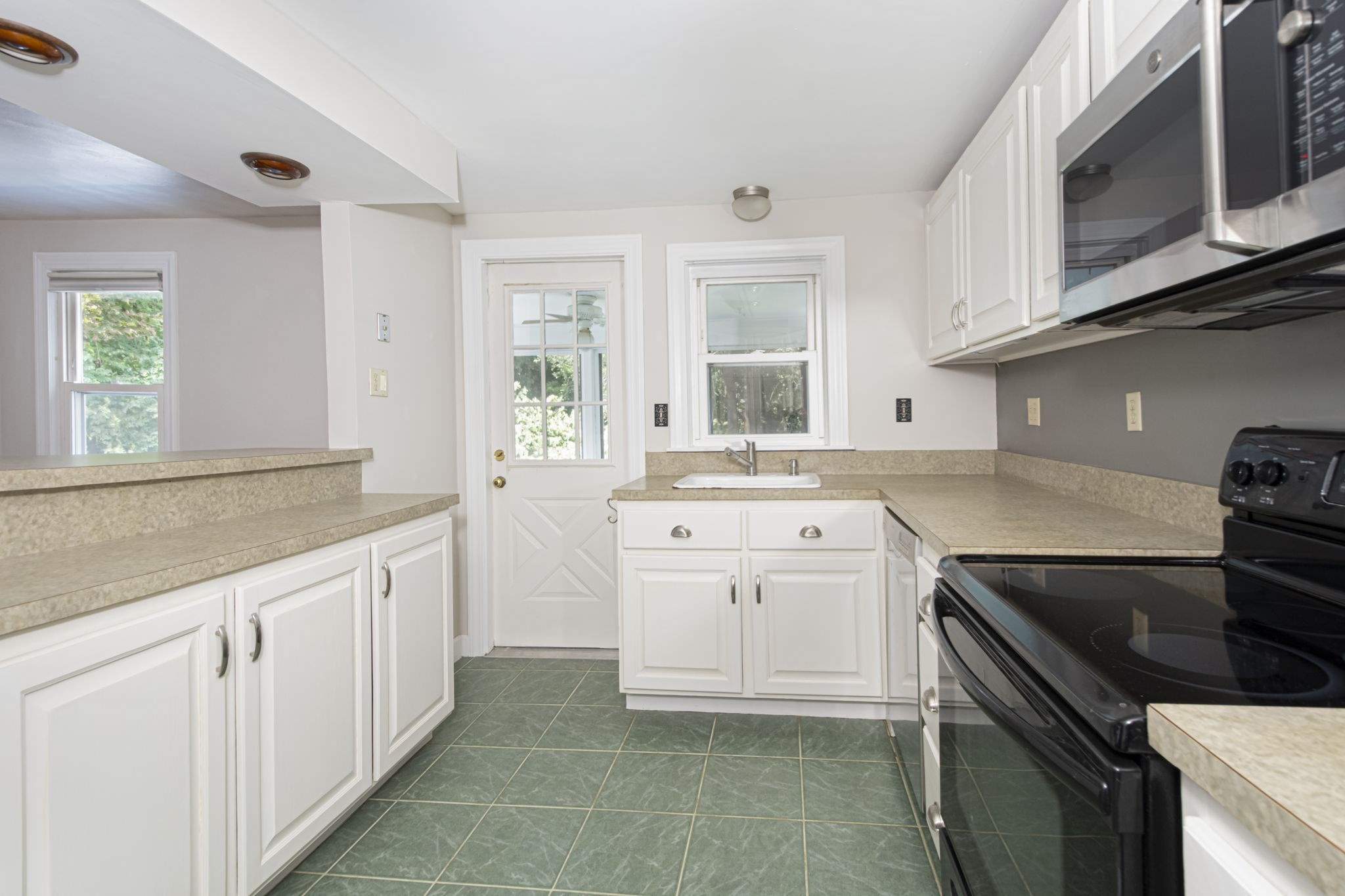 10 Farview Ave Property Photo 12
