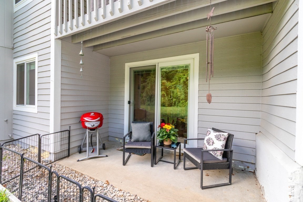 4 Beals Cove Rd # G Property Photo 3