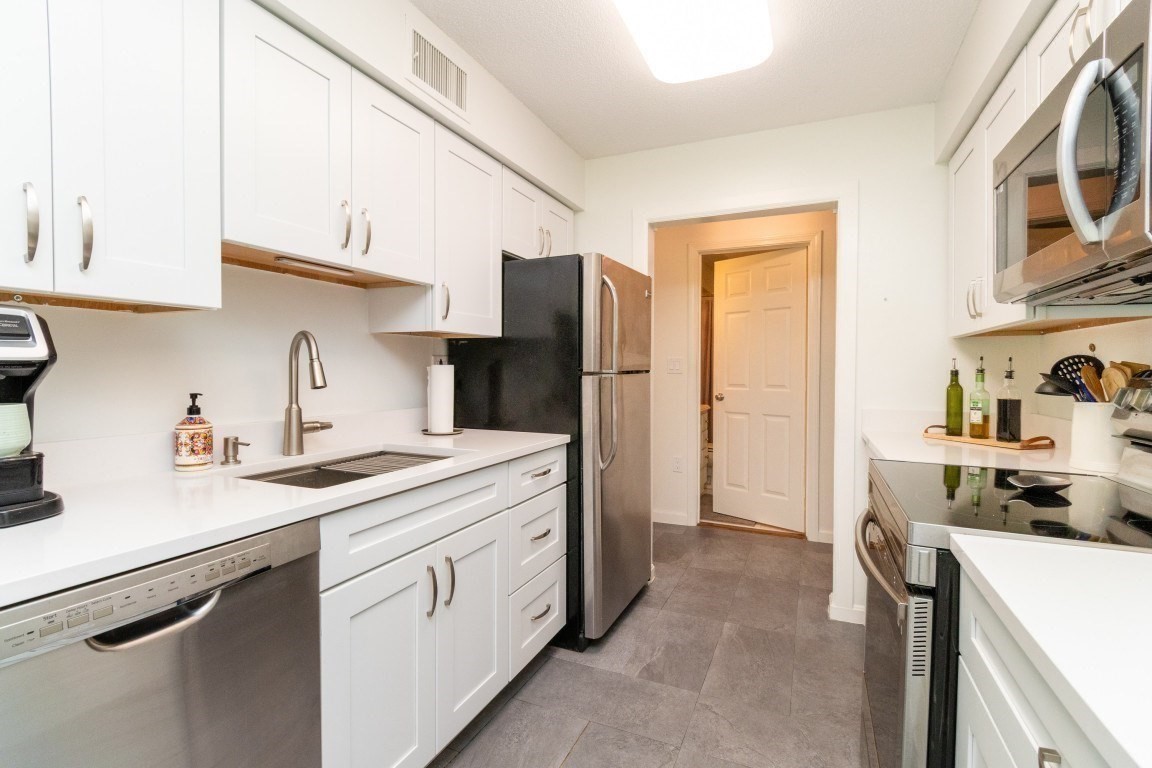 4 Beals Cove Rd # G Property Photo 14