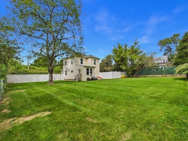 275 Holmes St. Property Photo 25