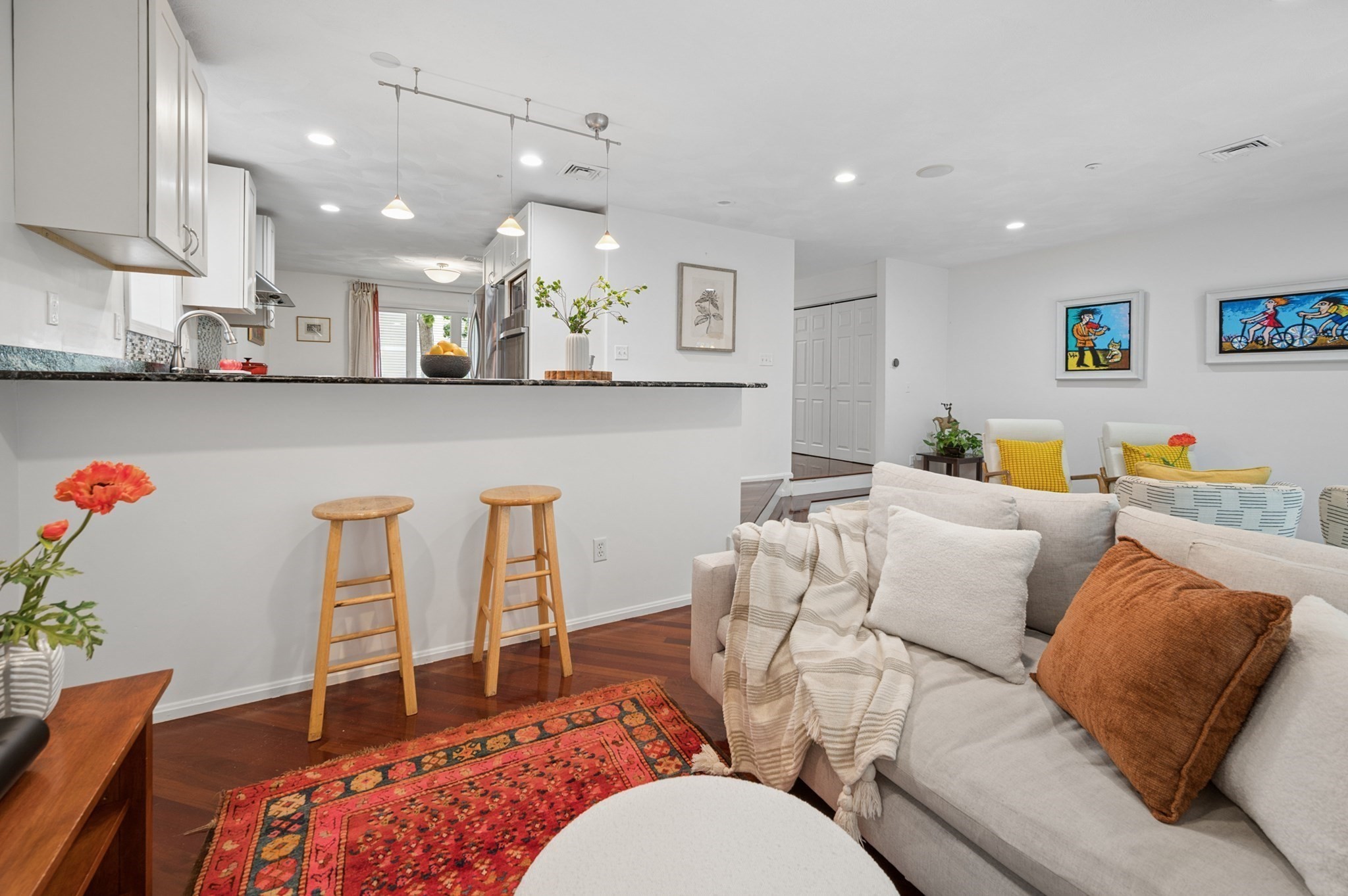 412 Parker St # O Property Photo 4