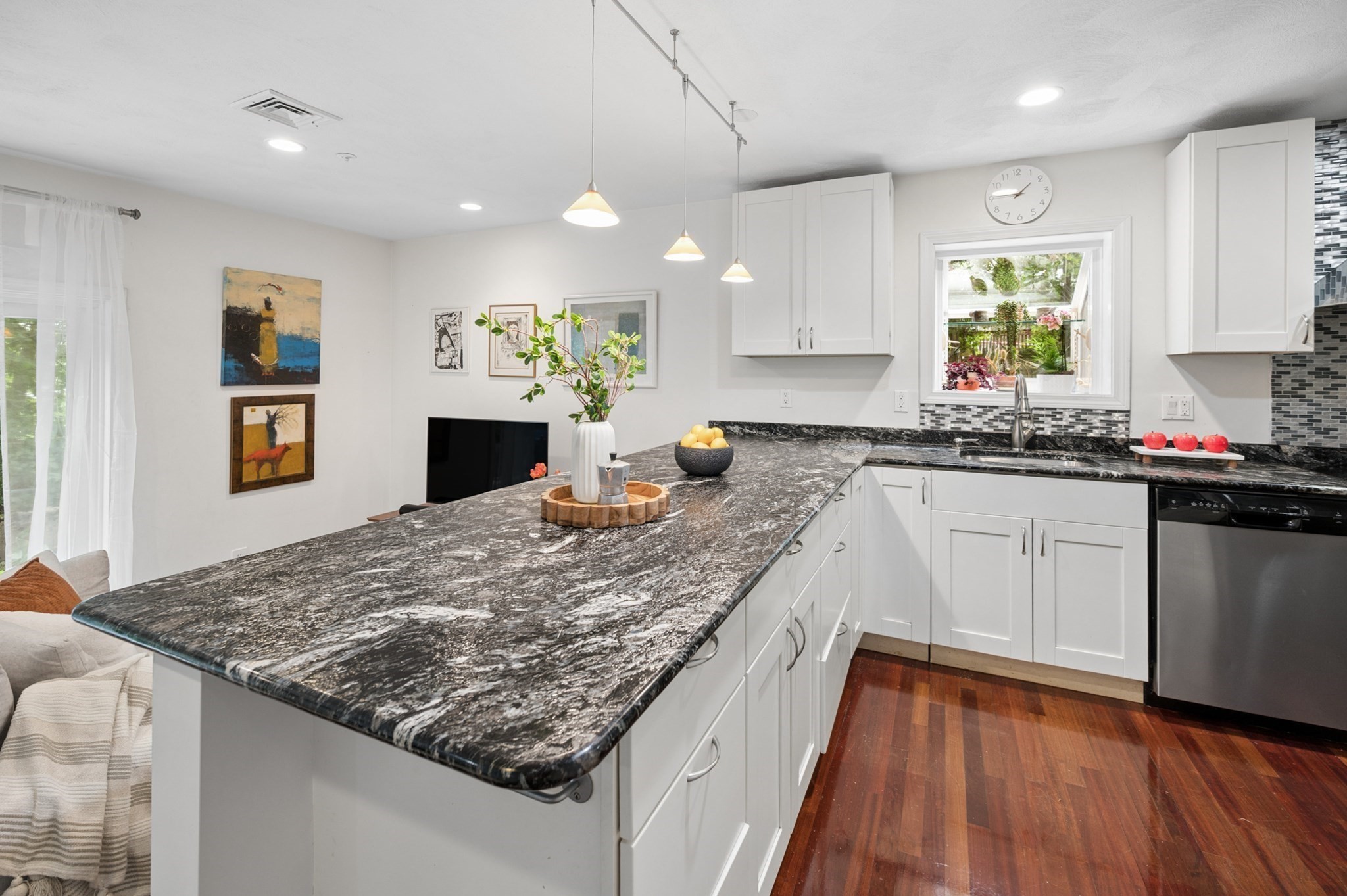 412 Parker St # O Property Photo 9