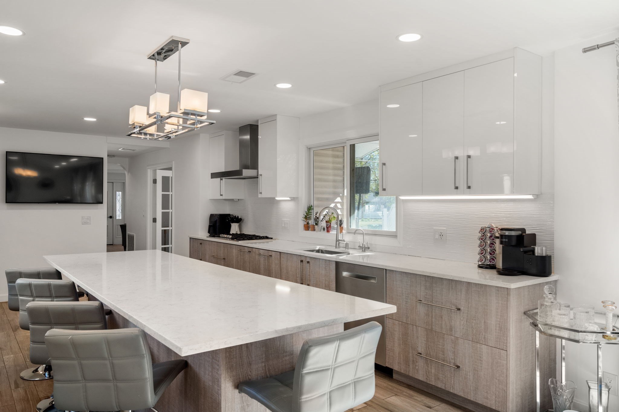 581 California Property Photo 2