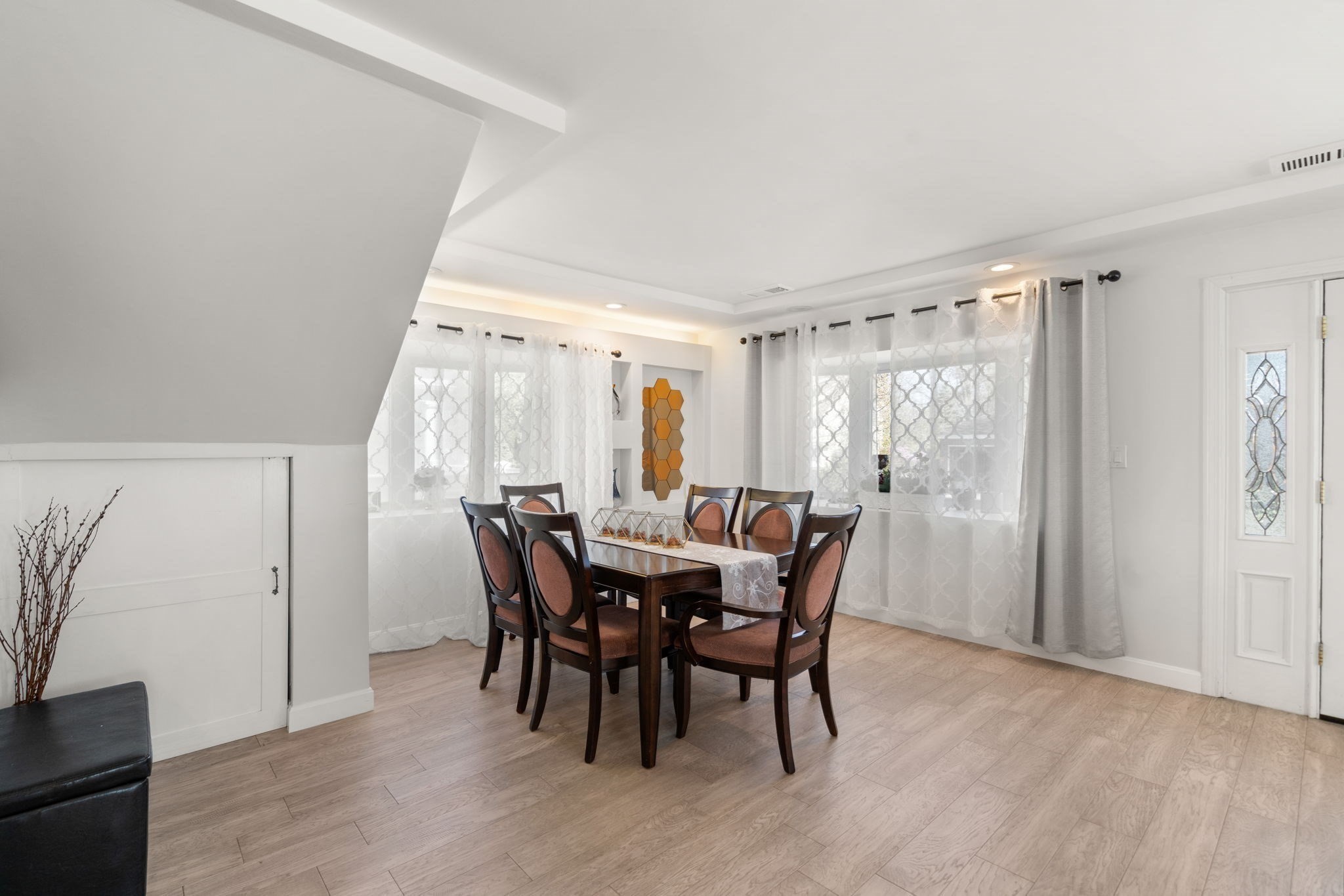 581 California Property Photo 6