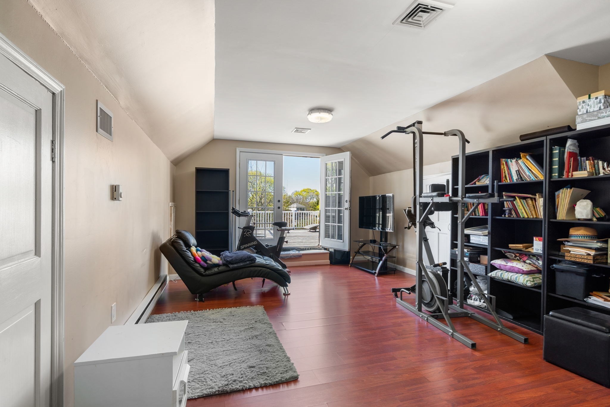 581 California Property Photo 15