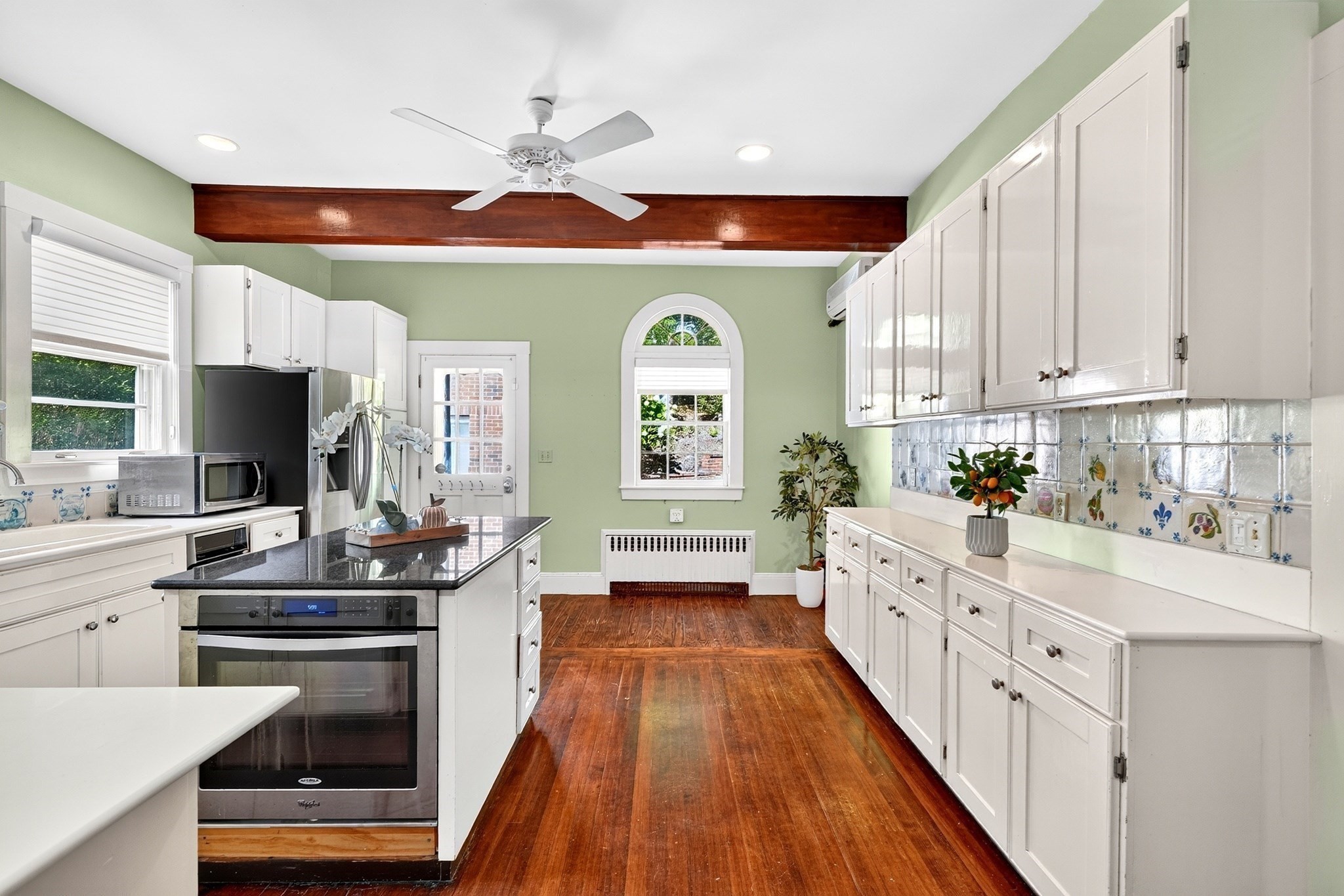 127 Commonwealth Ave Property Photo 10