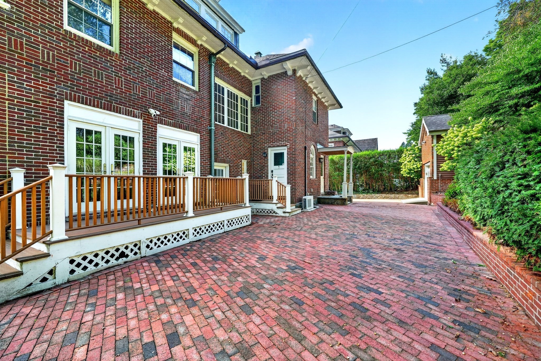 127 Commonwealth Ave Property Photo 32