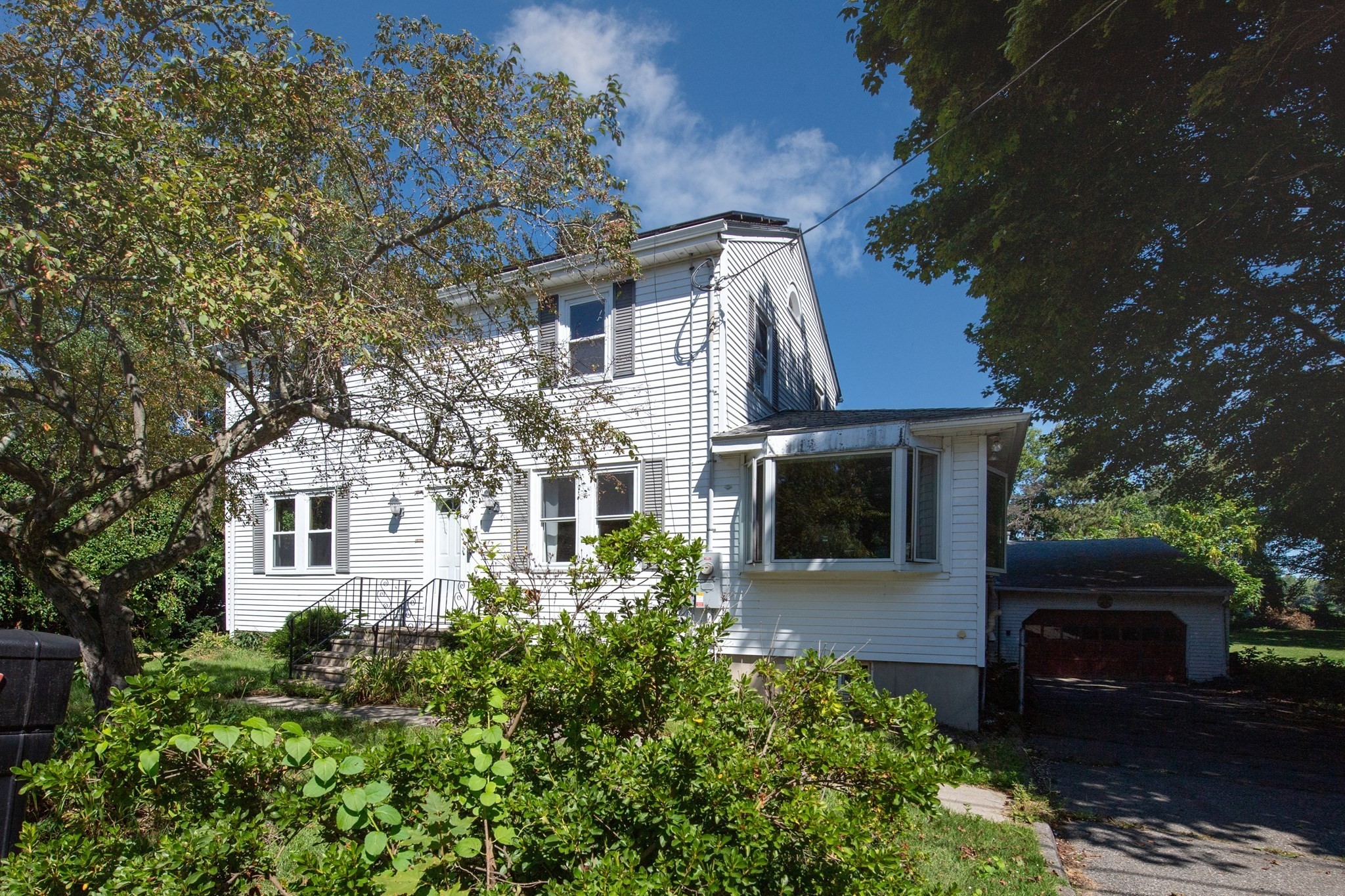 37 Riverdale Ave Property Photo 1