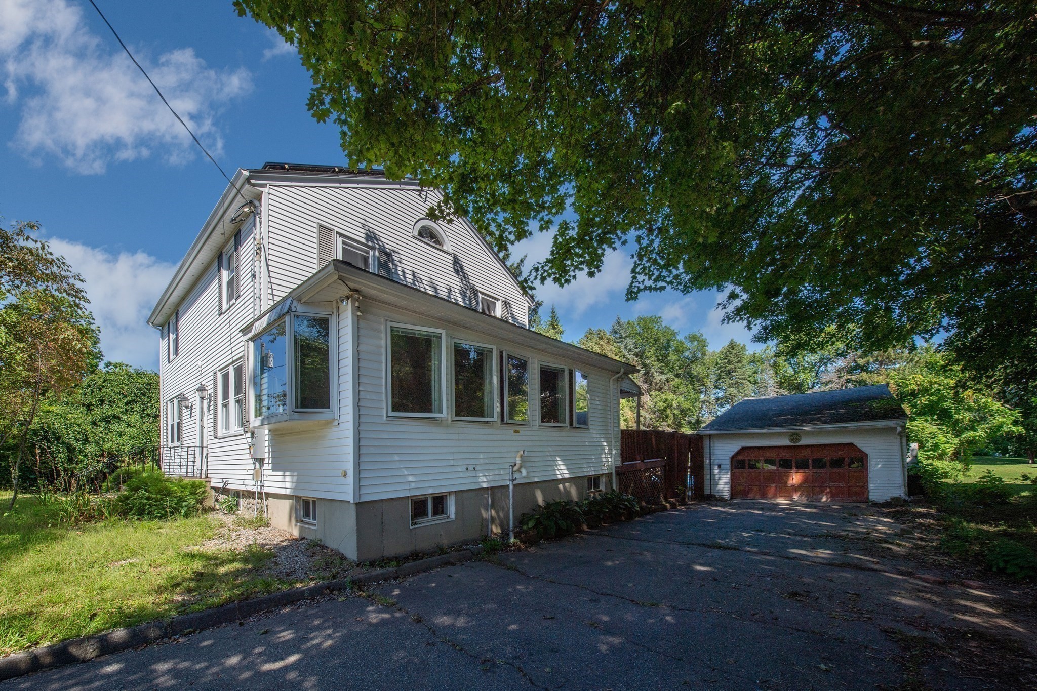 37 Riverdale Ave Property Photo 3