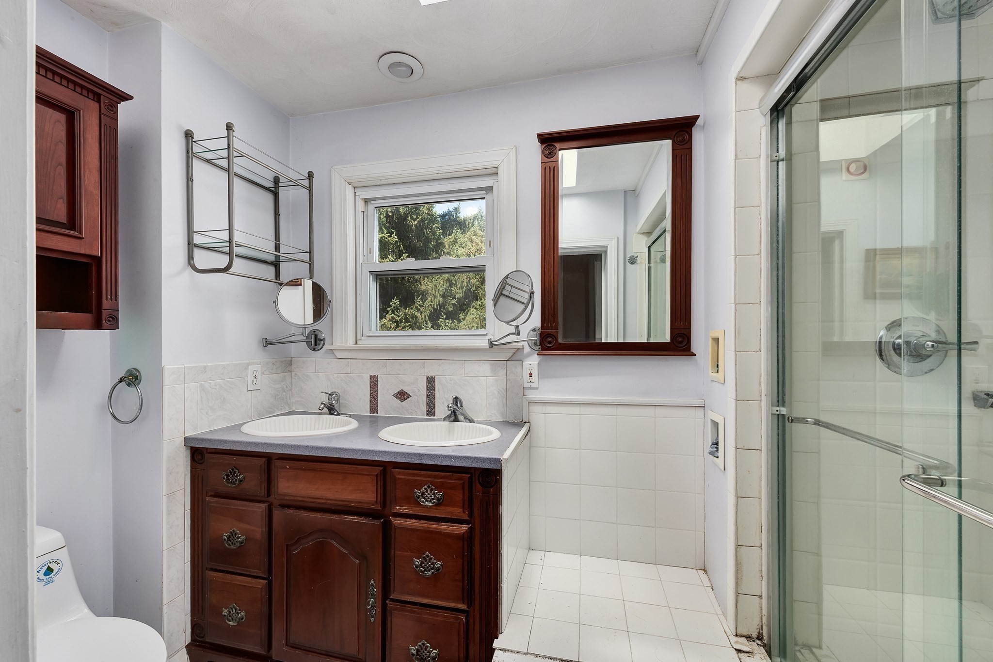 37 Riverdale Ave Property Photo 18