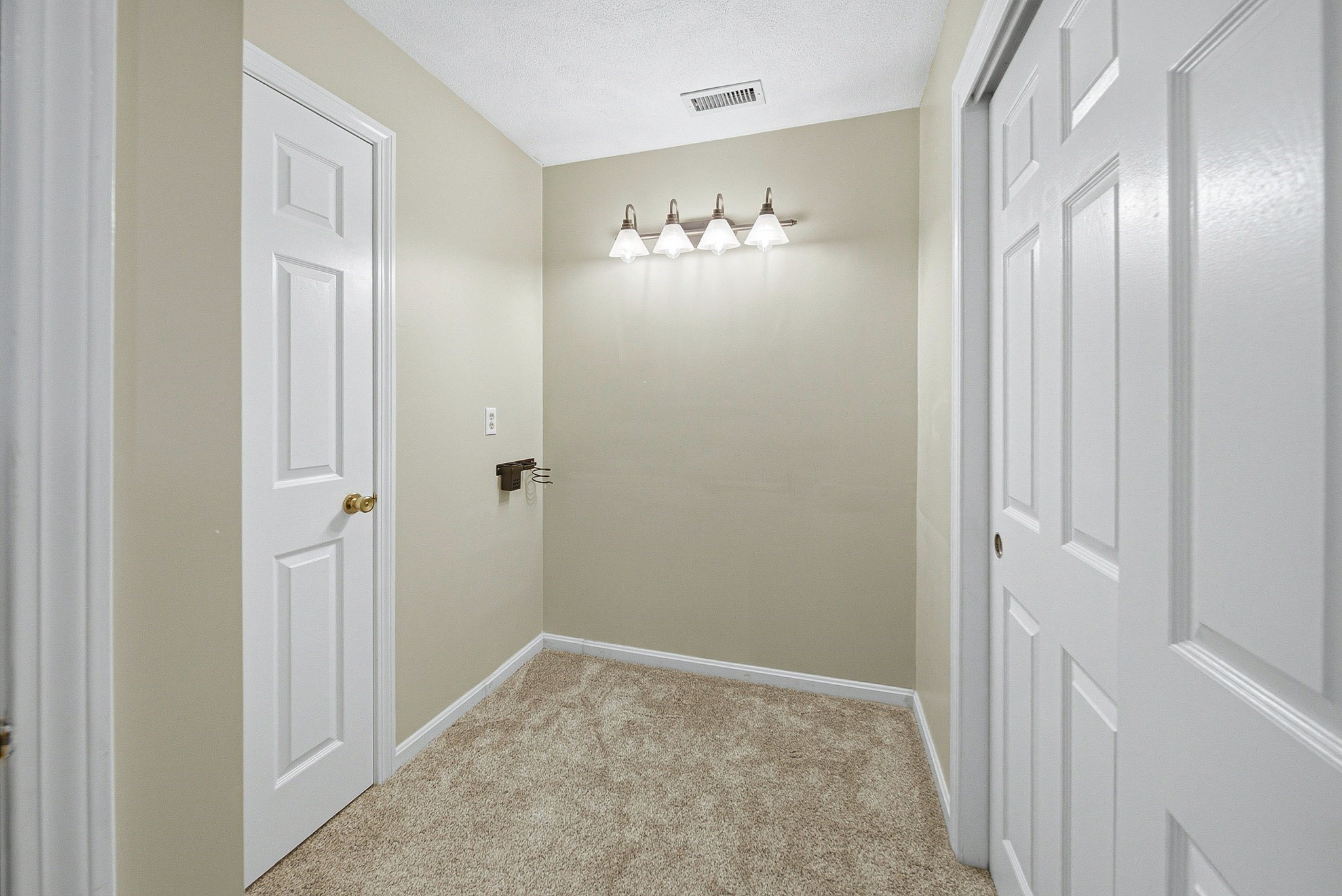 16 Country Club Rd # 16 Property Photo 17
