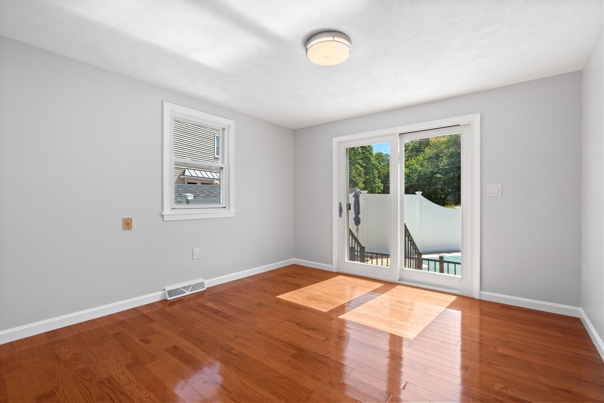 2 Ash St Property Photo 16