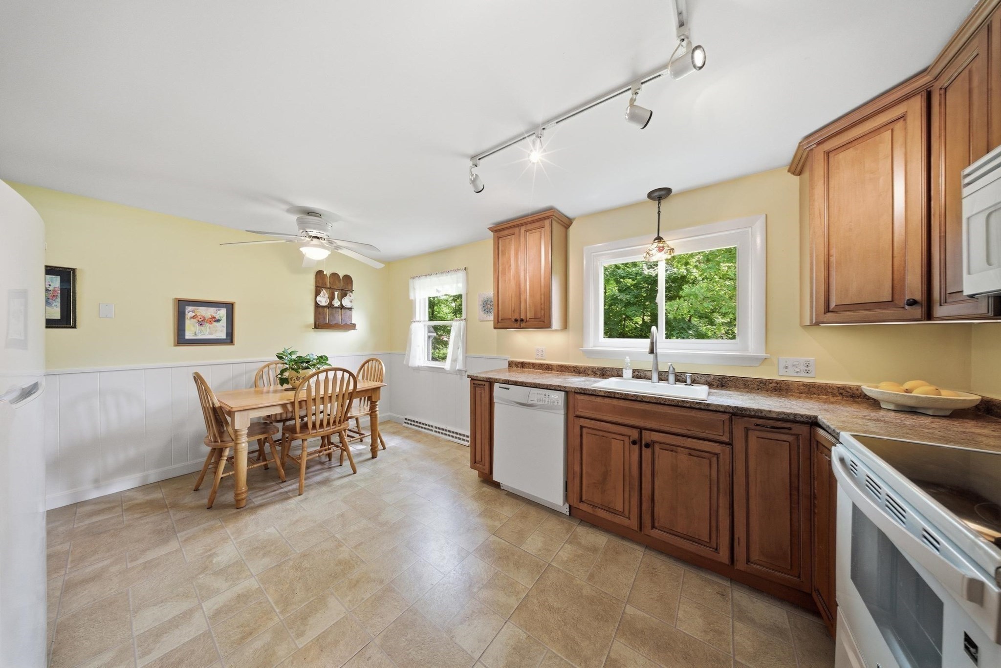 209 Mount Hope St Property Photo 4