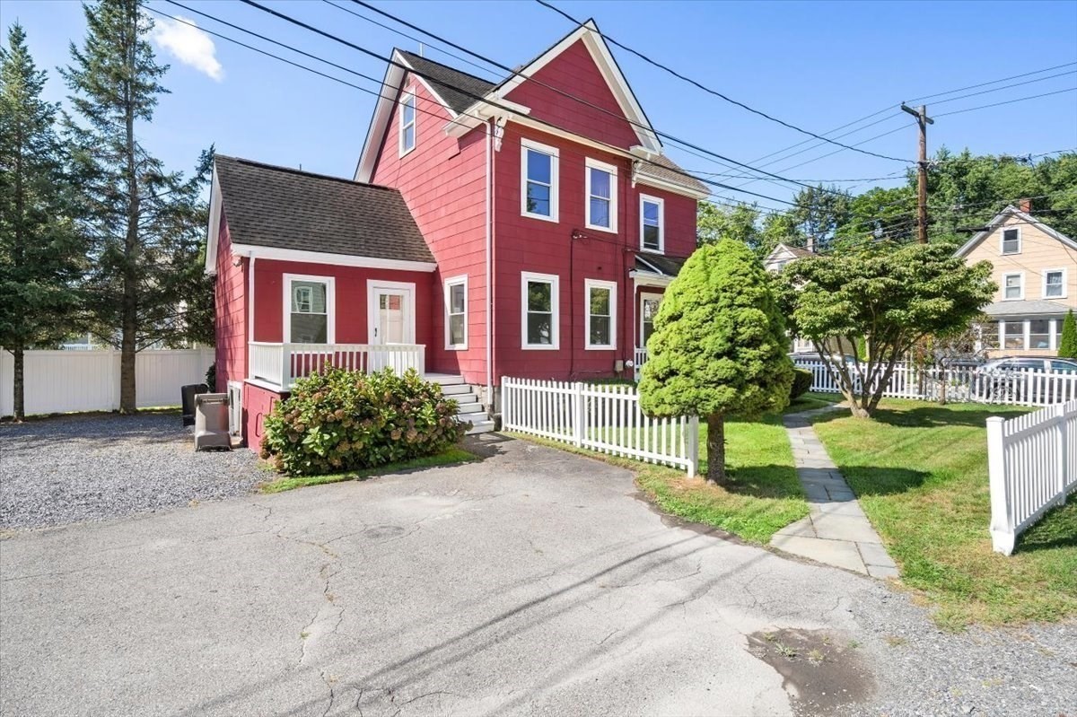 92 Alexander St Property Photo 4