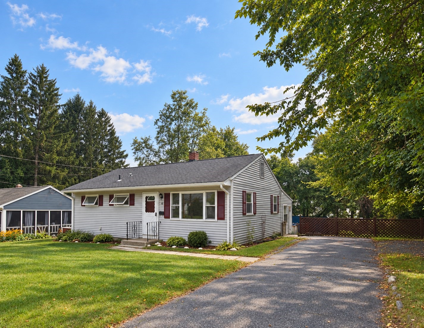 58 Cabot St Property Photo 3