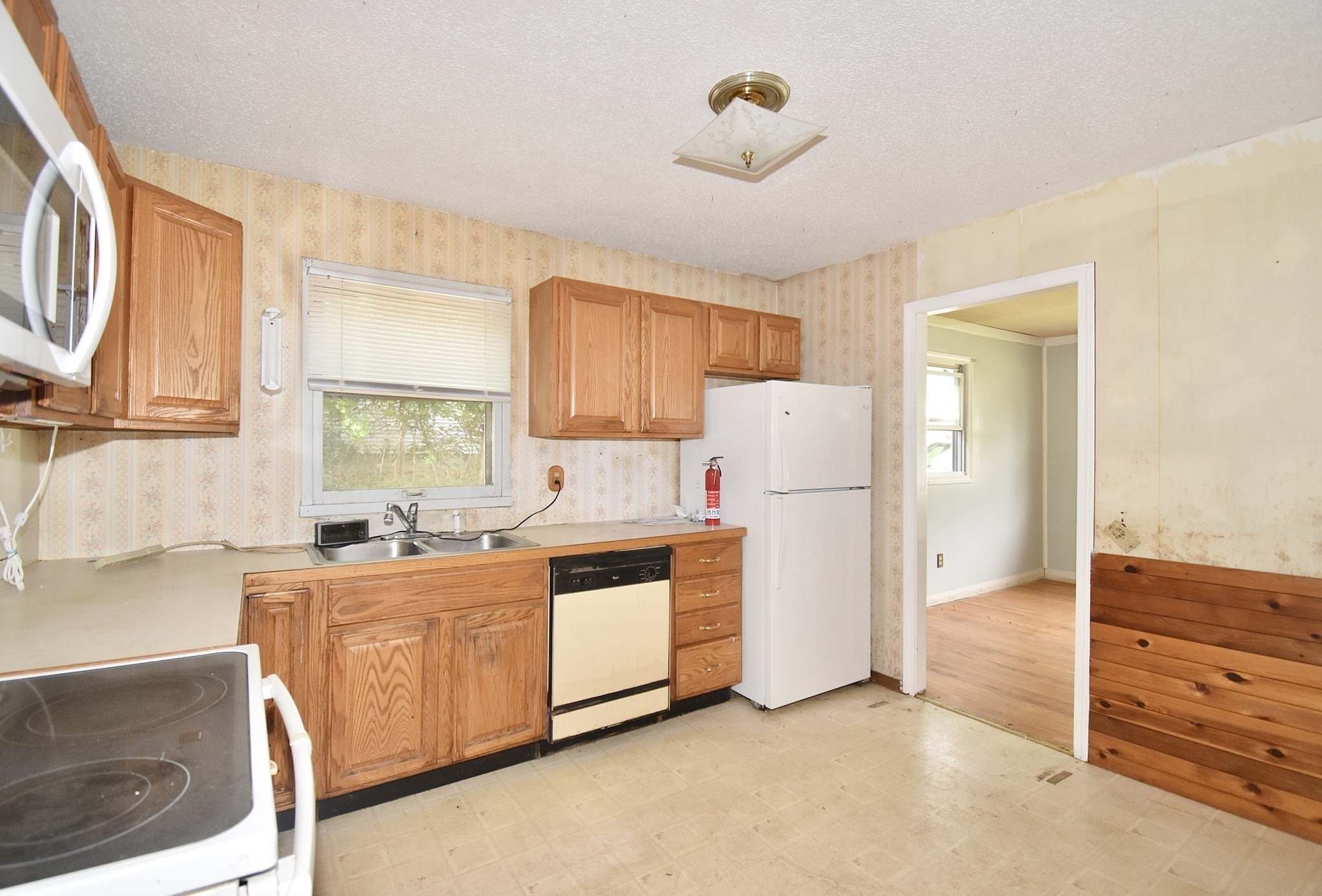 58 Cabot St Property Photo 8