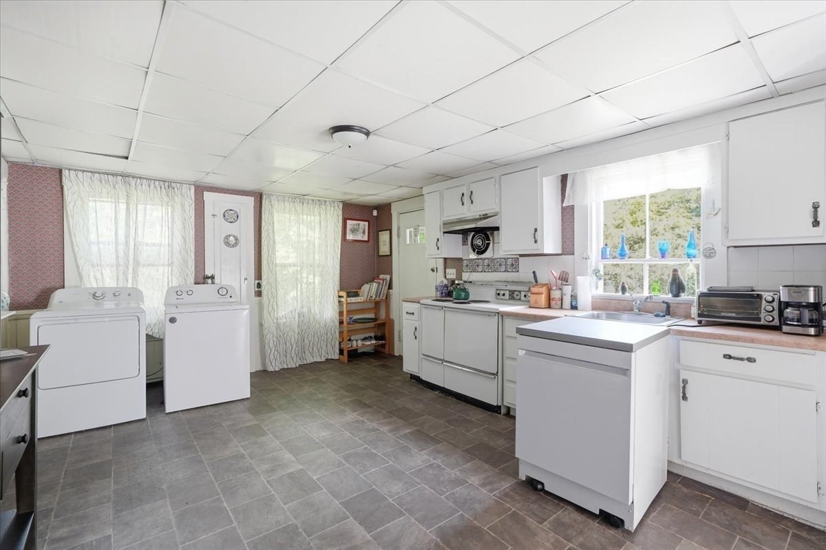 45 Summer Street Property Photo 5