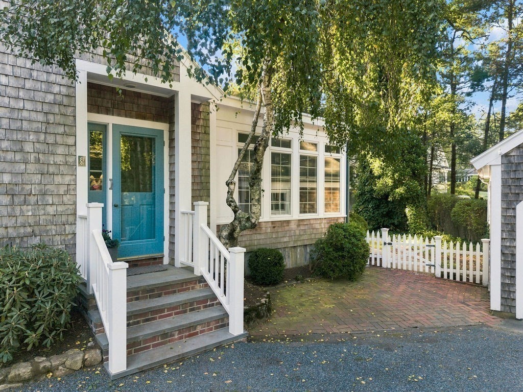 8 Lebaron Way Property Photo 5