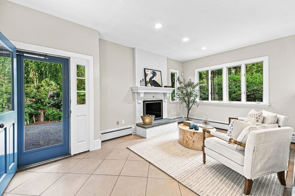 8 Lebaron Way Property Photo 6