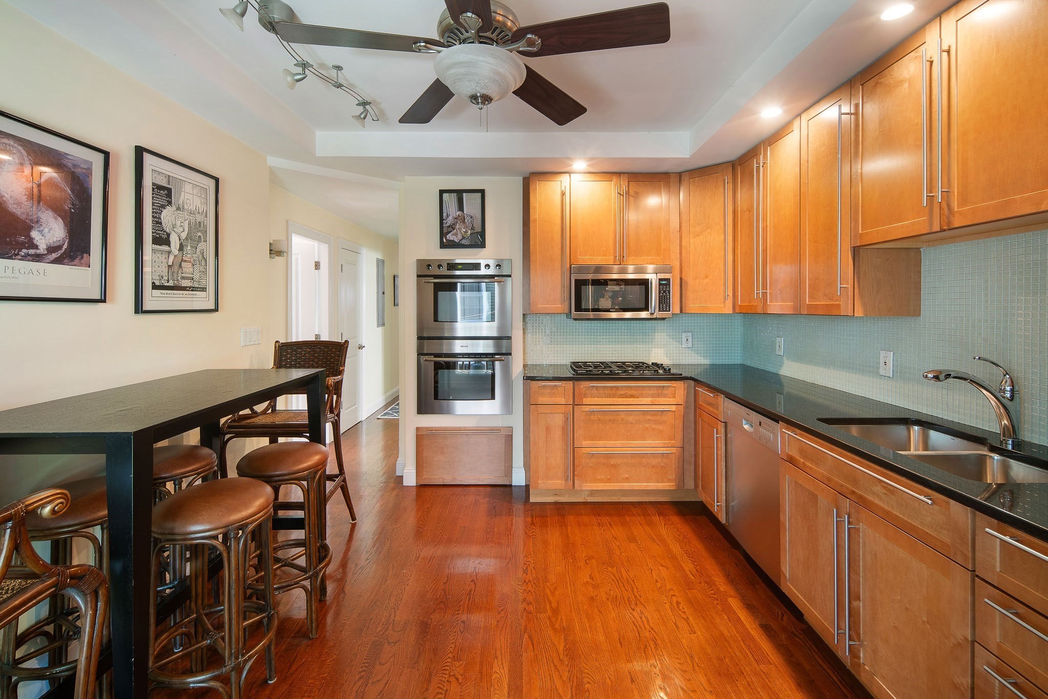 257 E St # 2 Property Photo 4