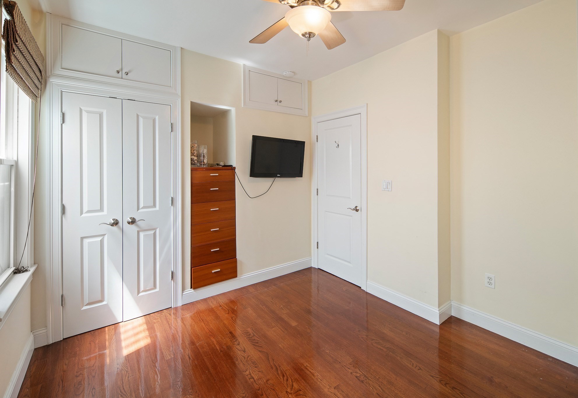 257 E St # 2 Property Photo 14