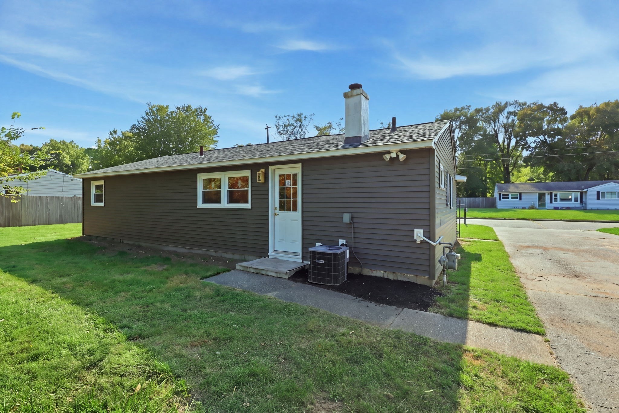 243 Shady Brook Ln Property Photo 6