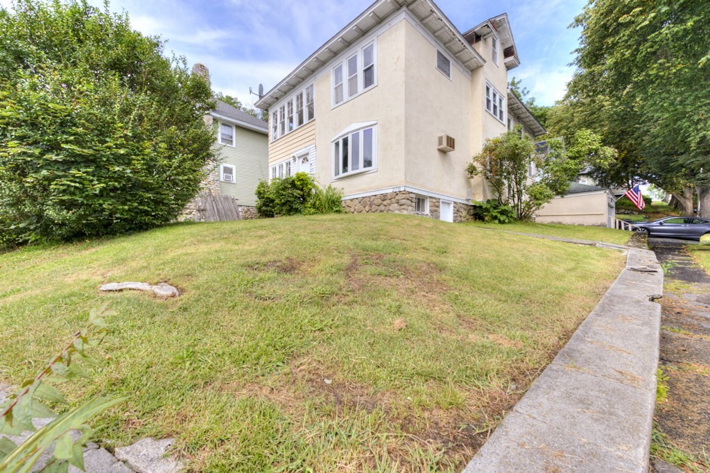 279 Hamilton St Property Photo 3
