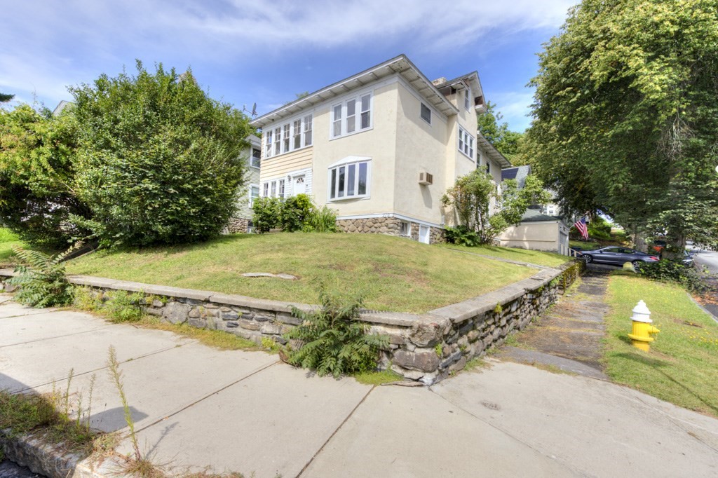 279 Hamilton St Property Photo 4