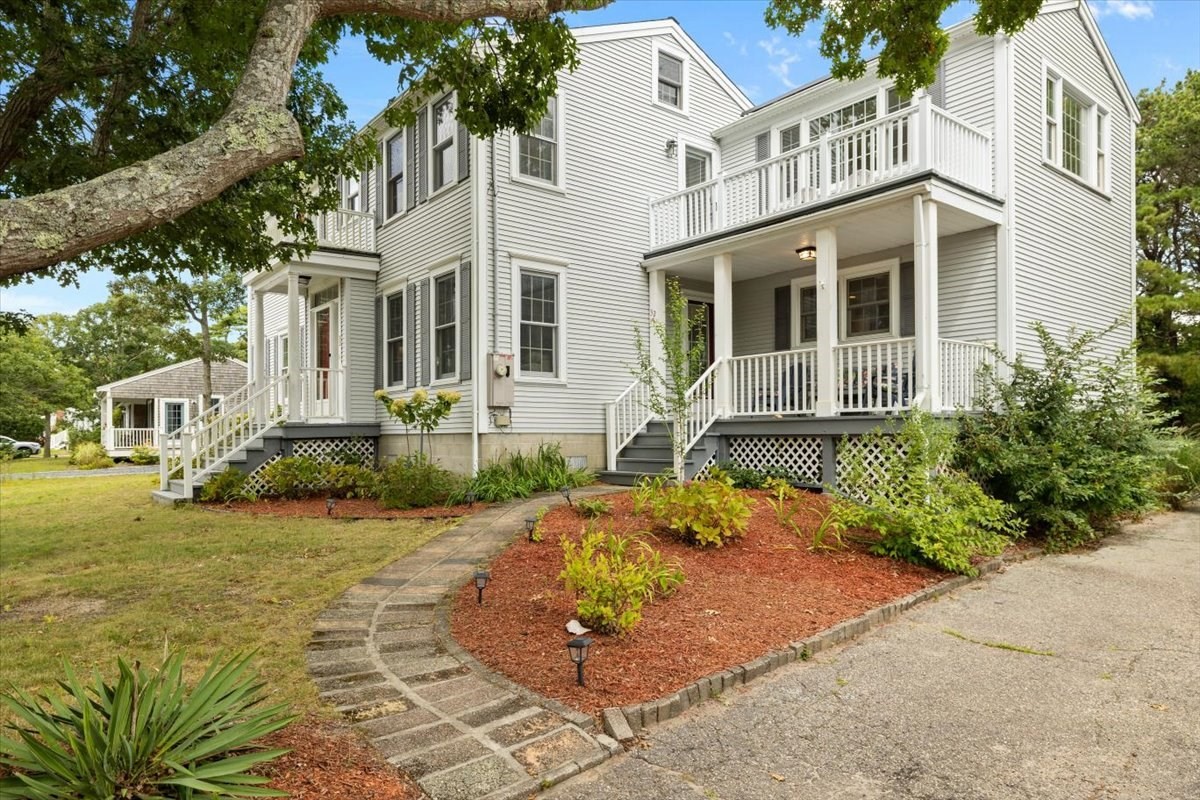32 Niagara Lane