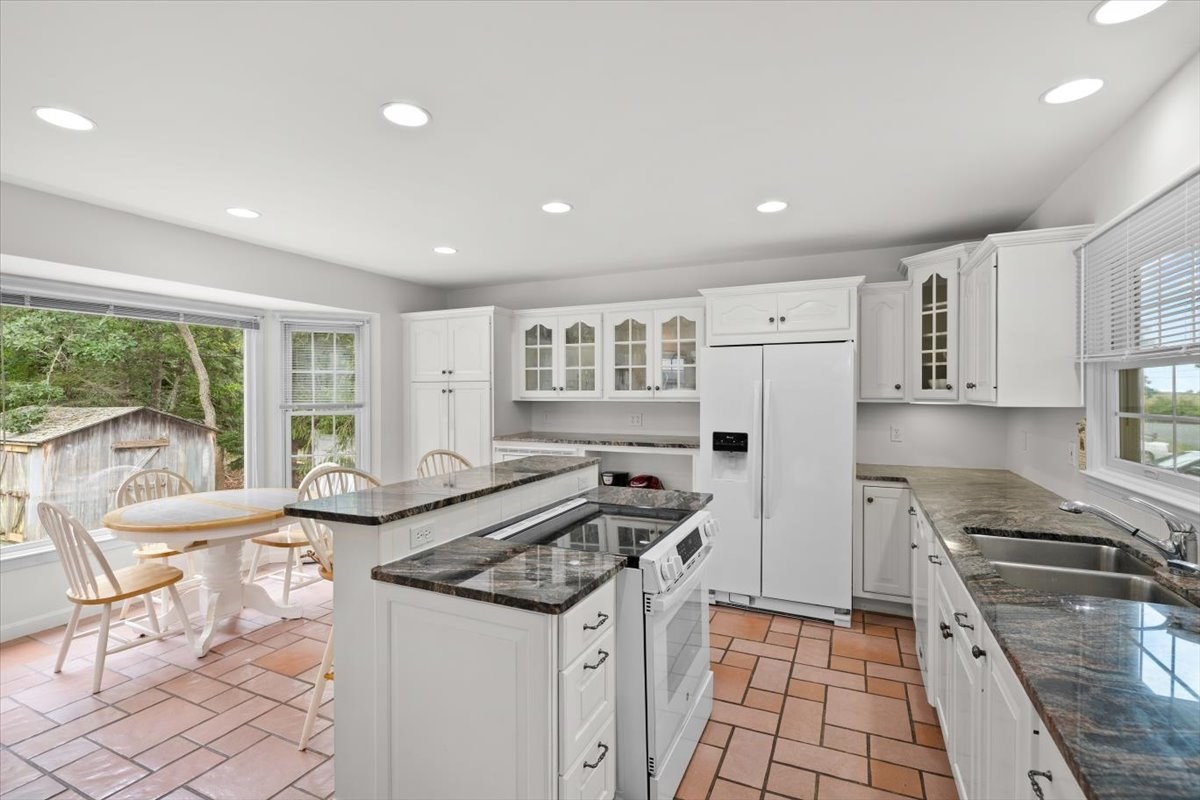 32 Niagara Lane Property Photo 4