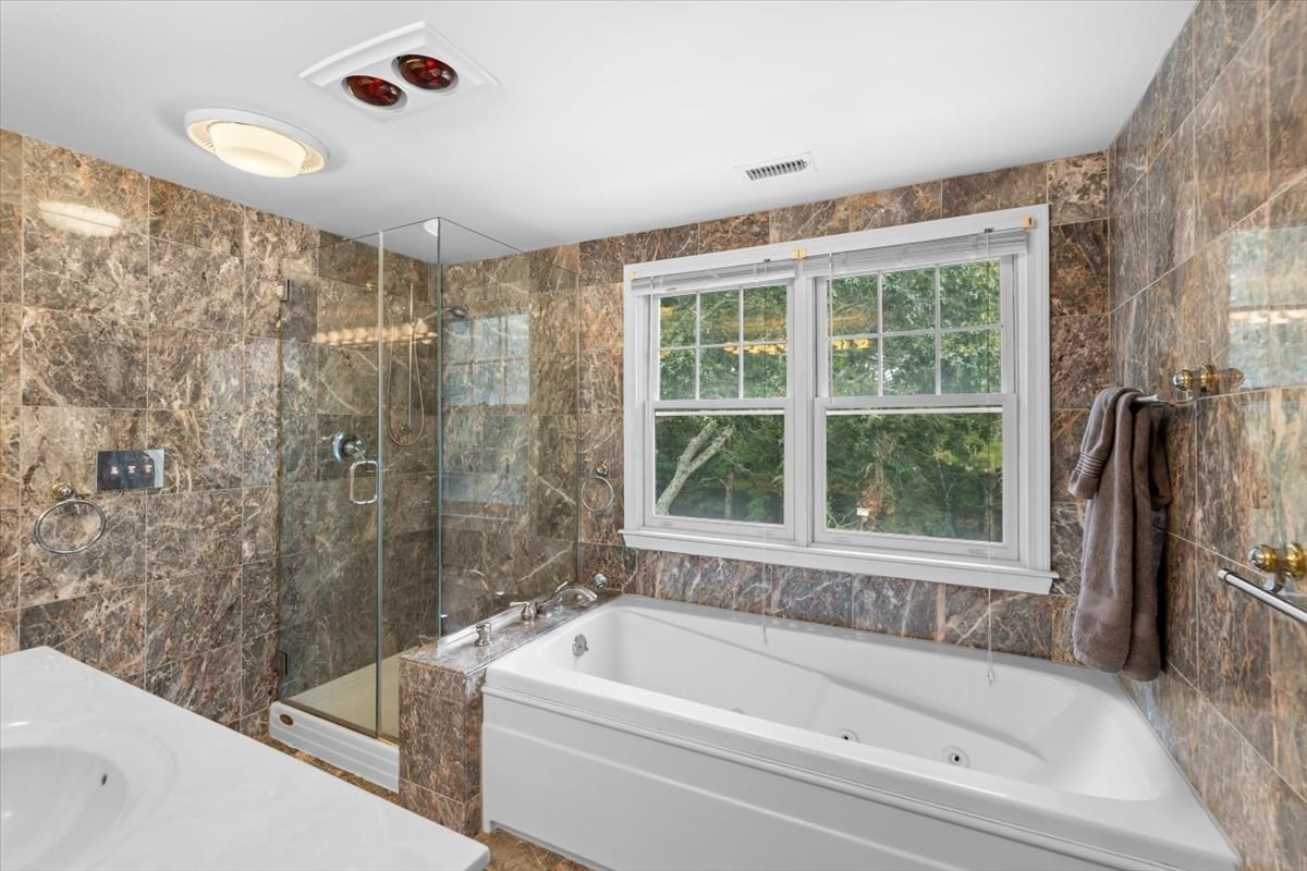 32 Niagara Lane Property Photo 8