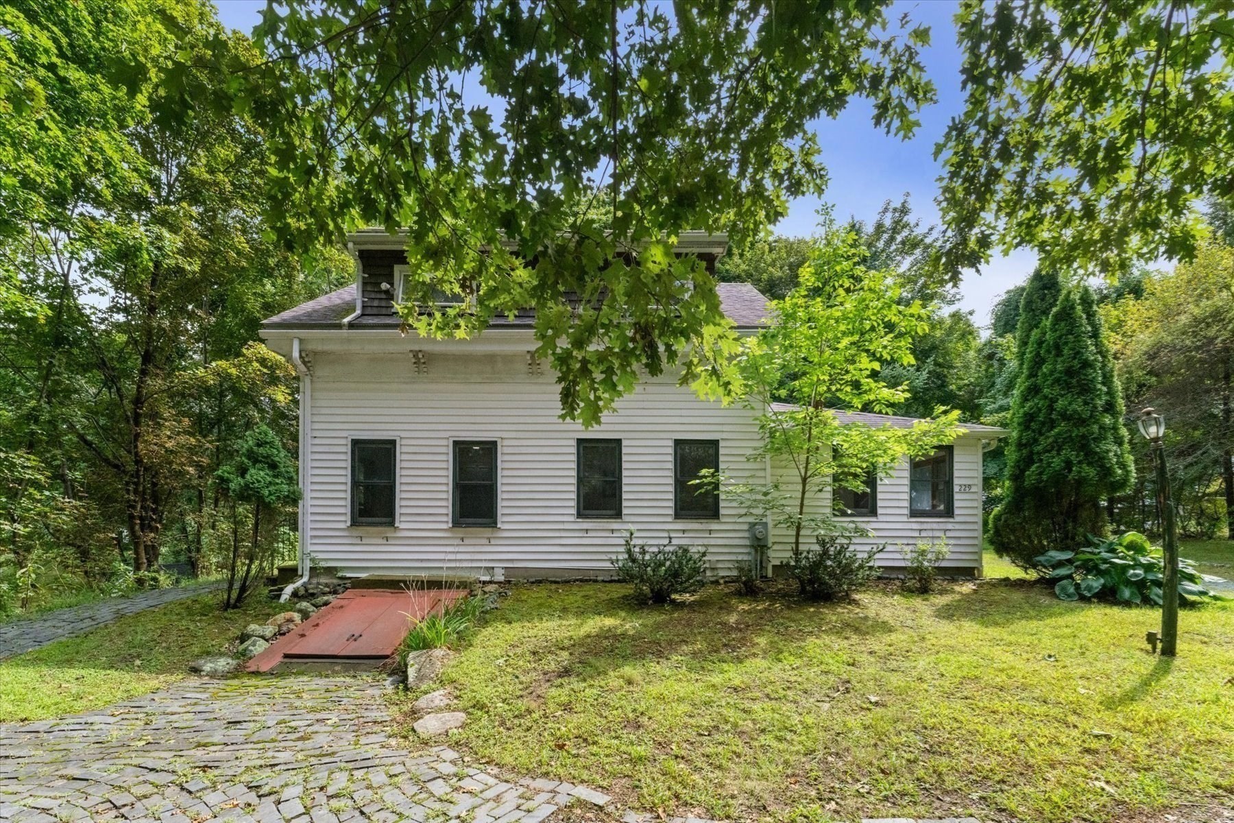 229 Bent St Property Photo 34