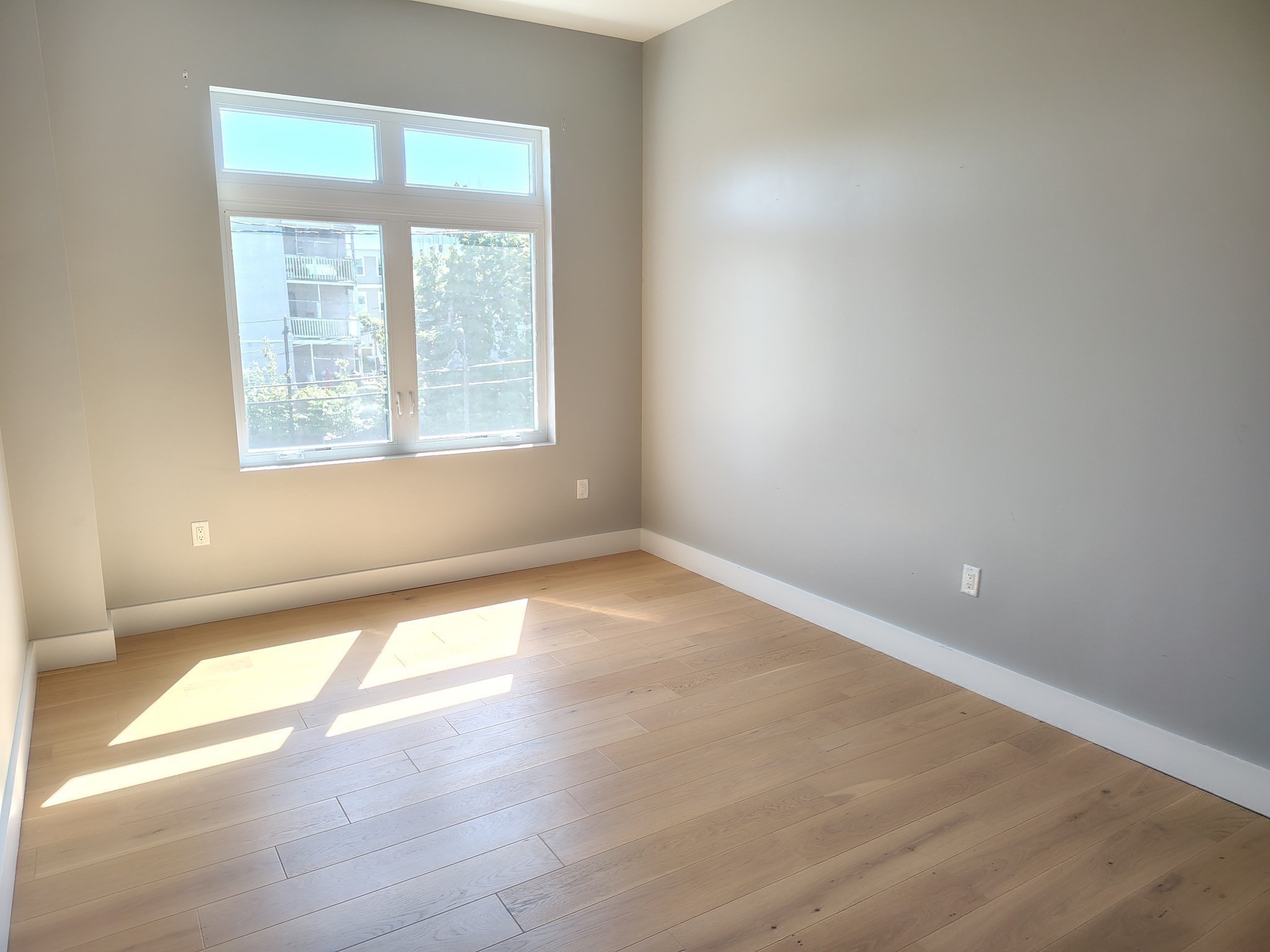 60 Cross St E # 211 Property Photo 8