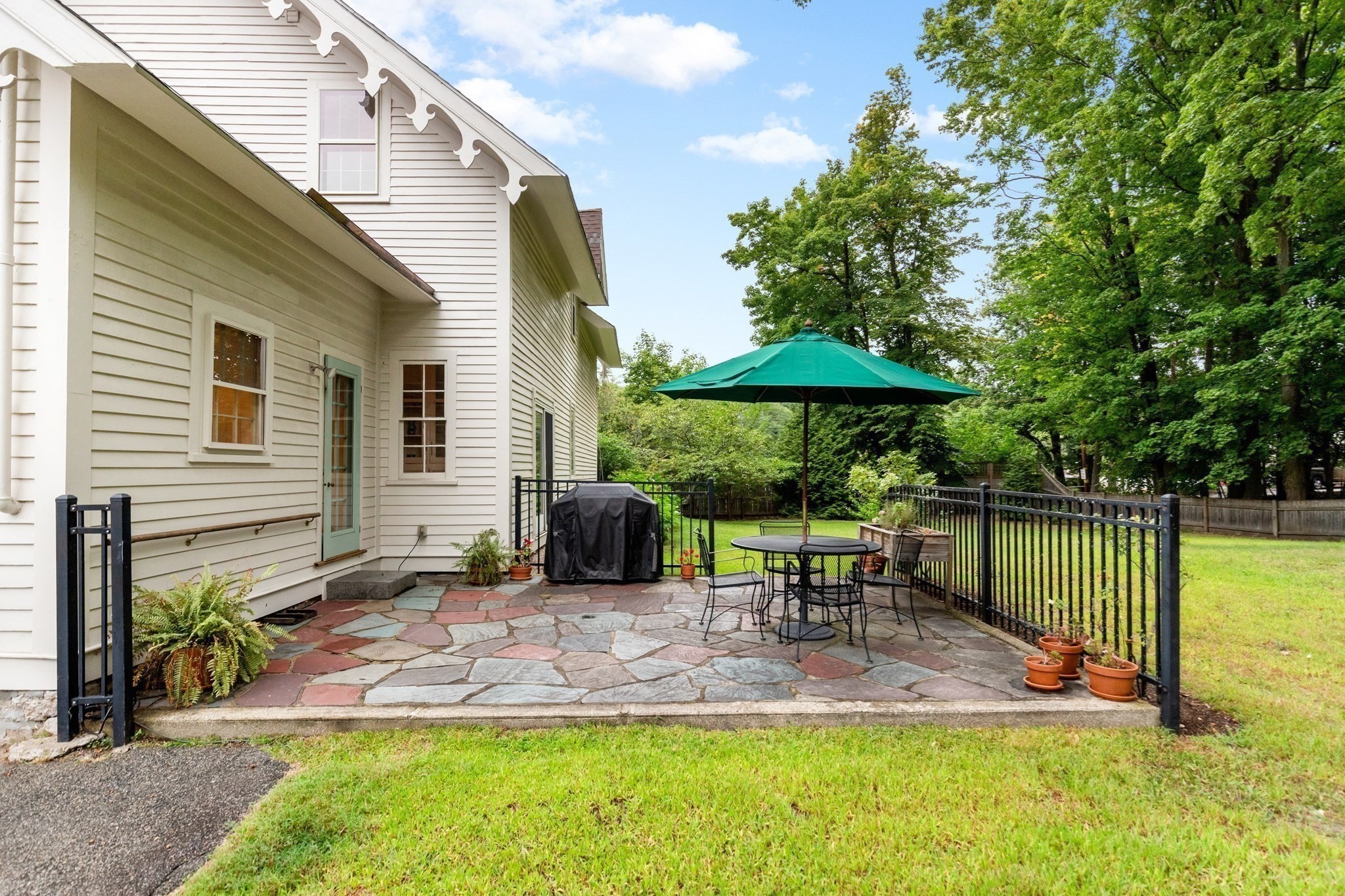 82 Old River Place Property Photo 38
