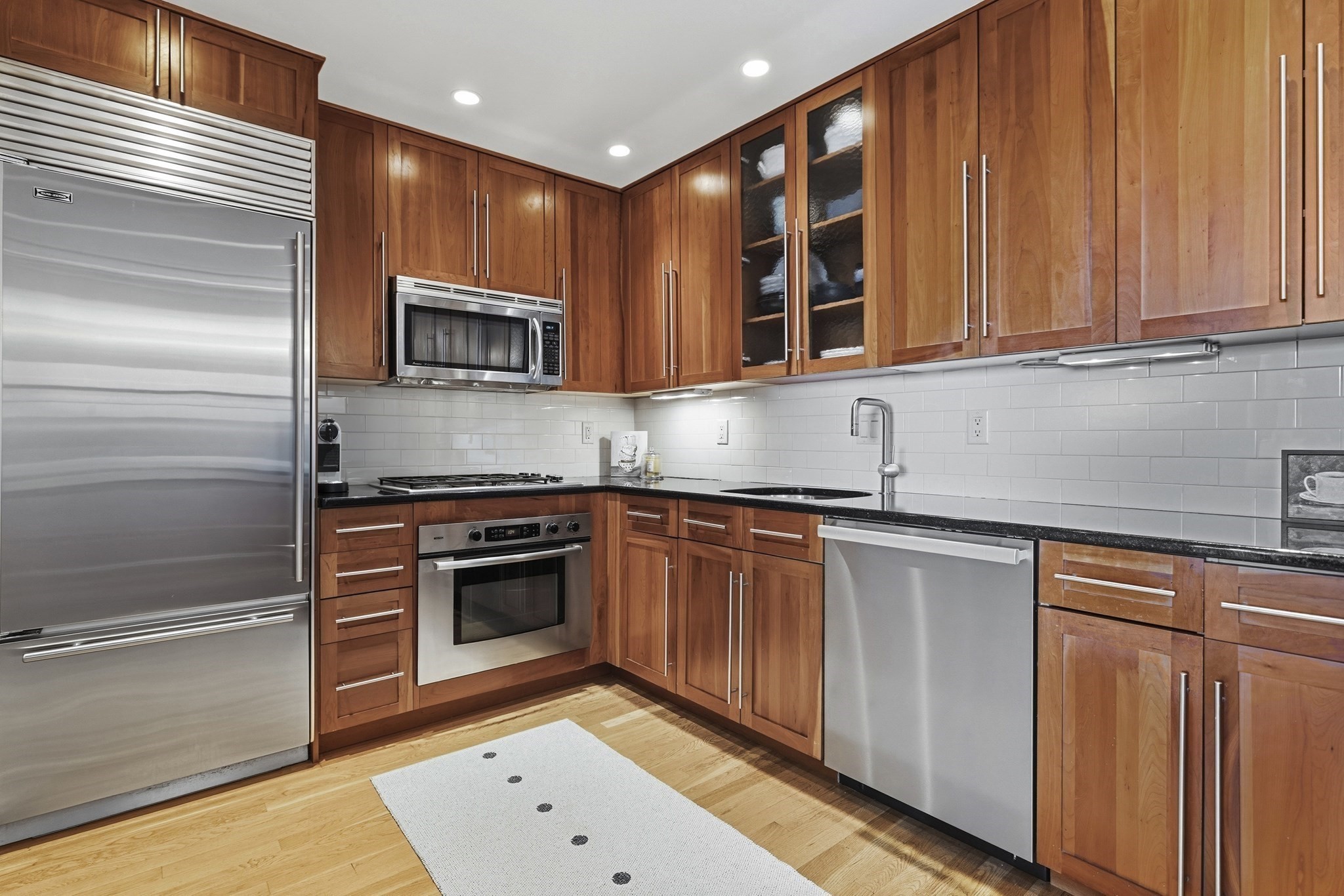 85 E India Row # 30d Property Photo 2