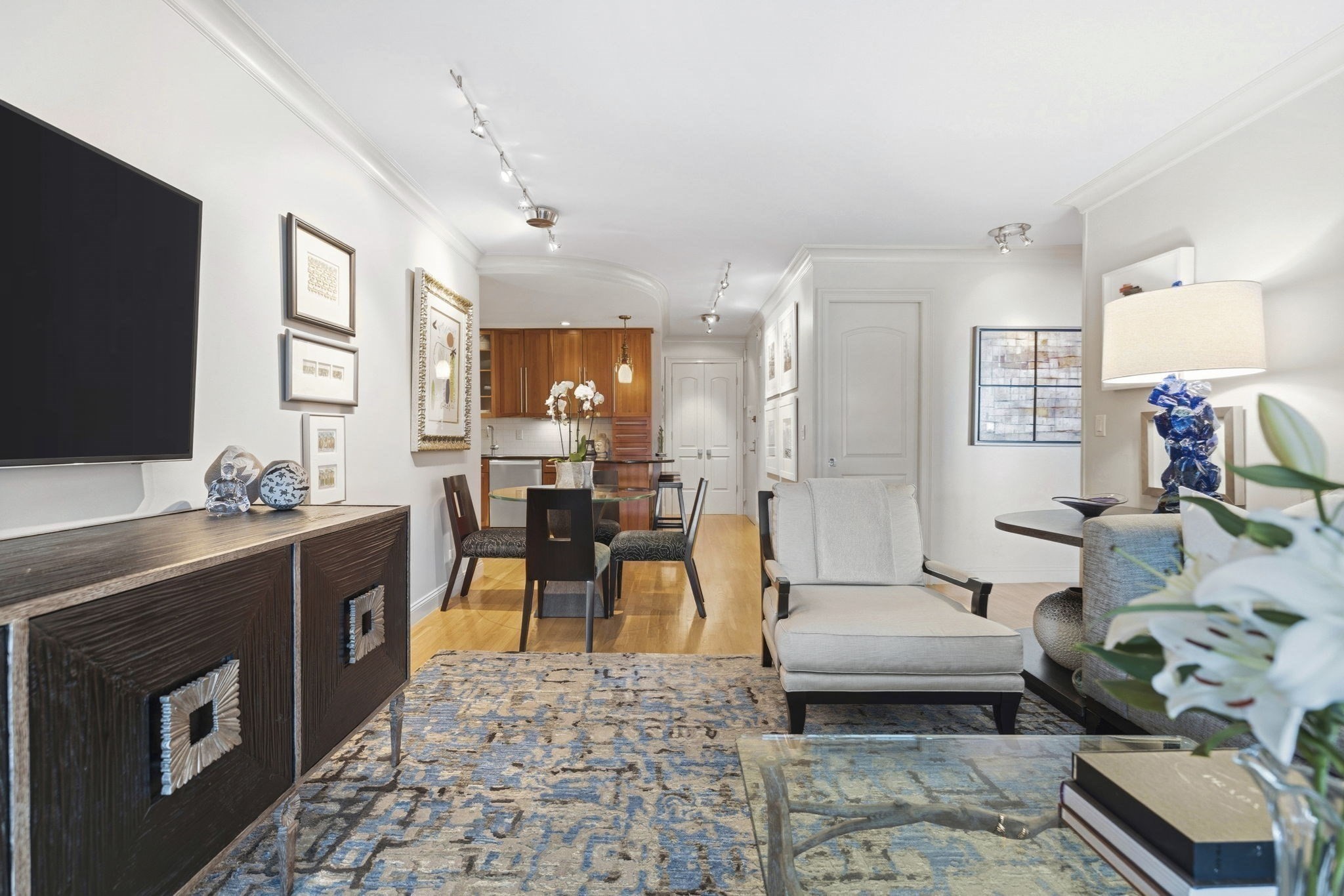 85 E India Row # 30d Property Photo 4