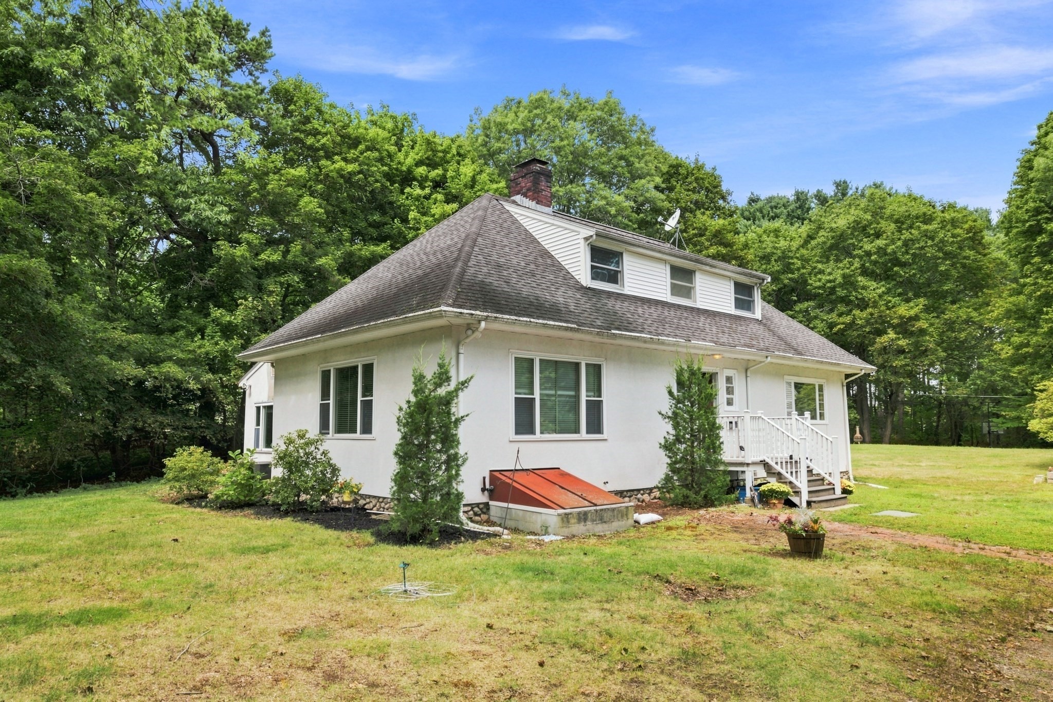 10 Pilgrim Way Property Photo 1