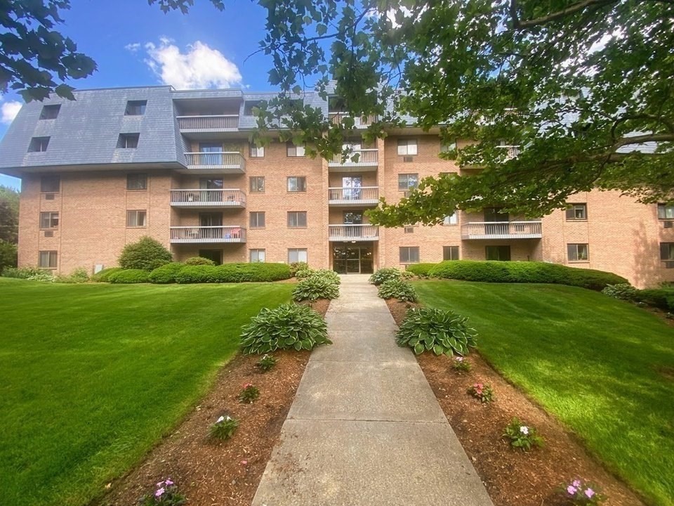 70 Shrewsbury Green # C Property Photo 3