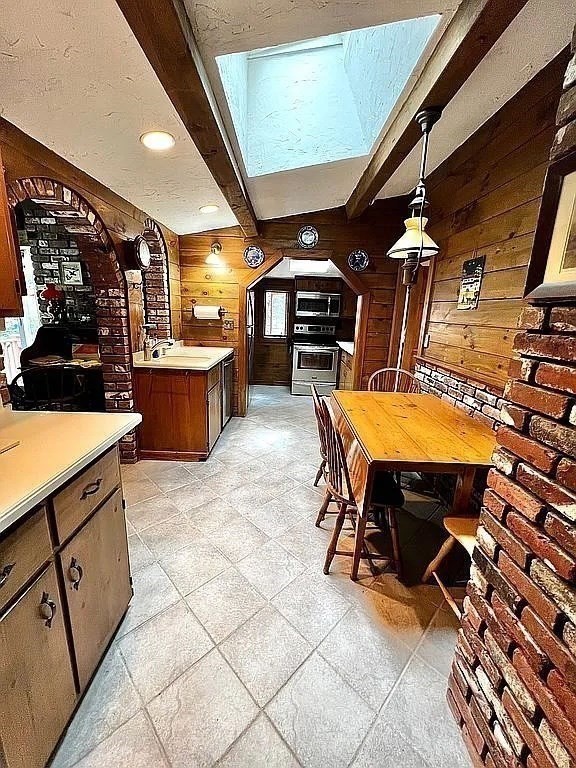 5 Mansion Rd Property Photo 6