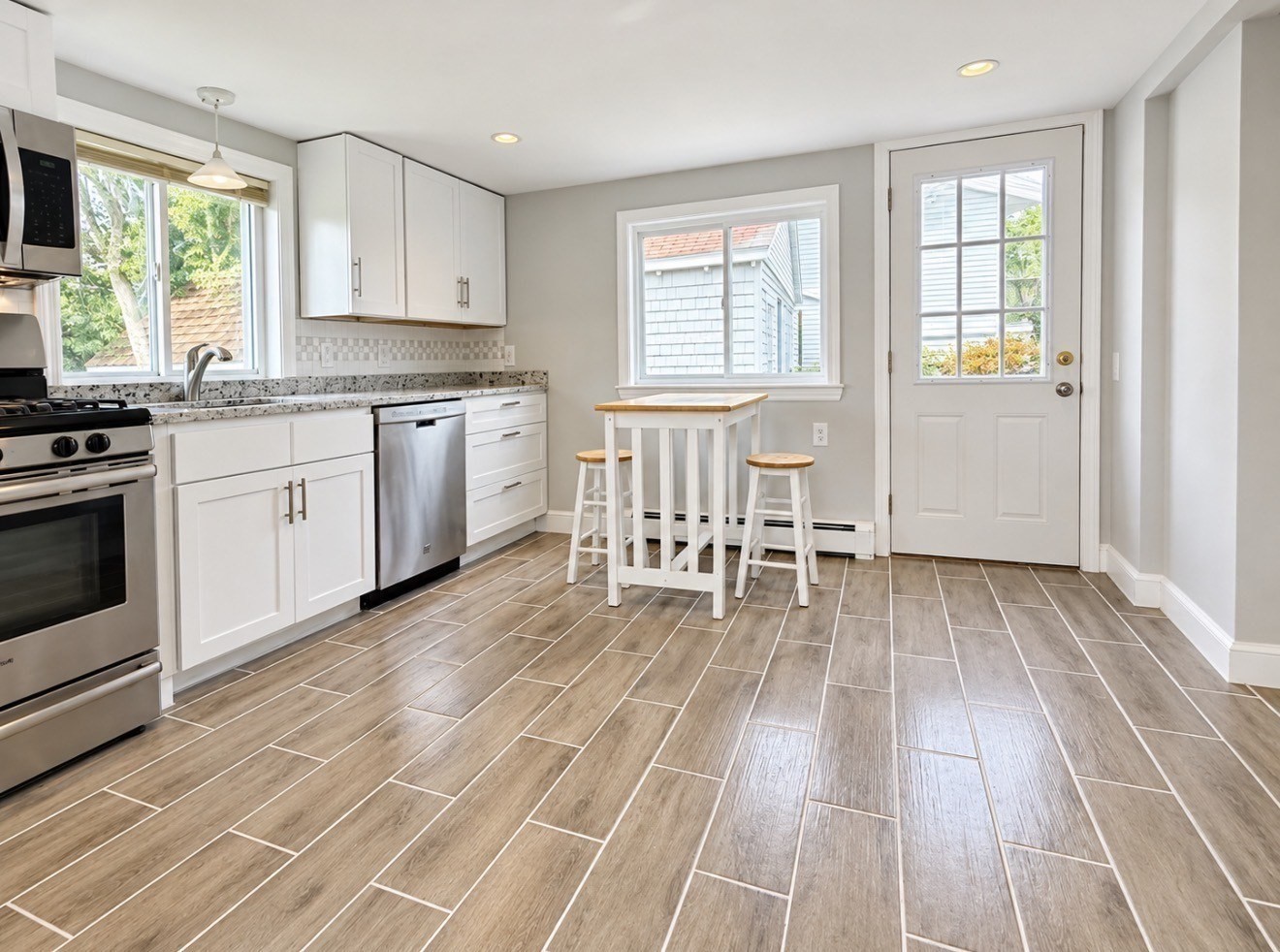 298 Onset Ave Property Photo 4
