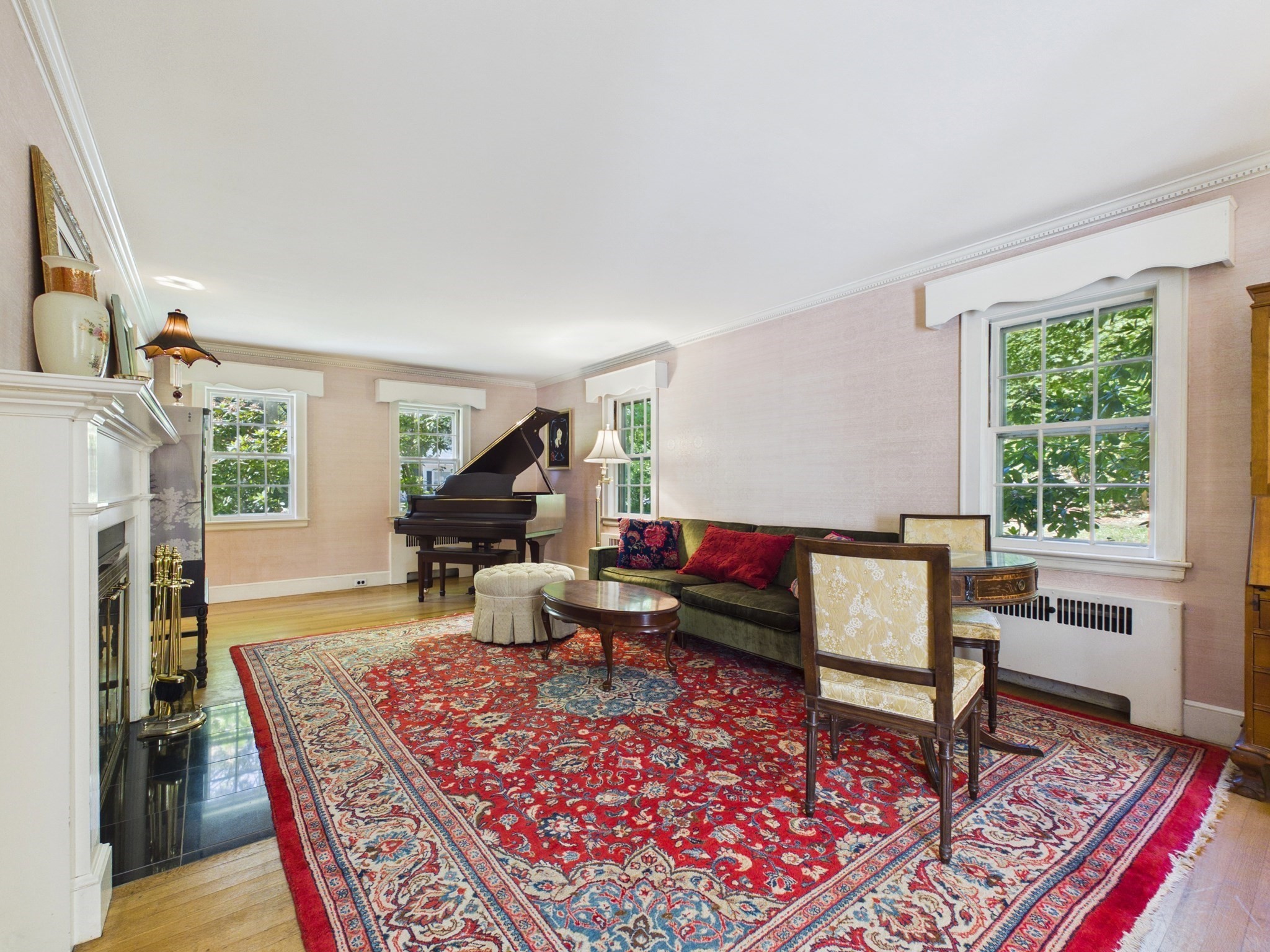 390 Marsh St Property Photo 4