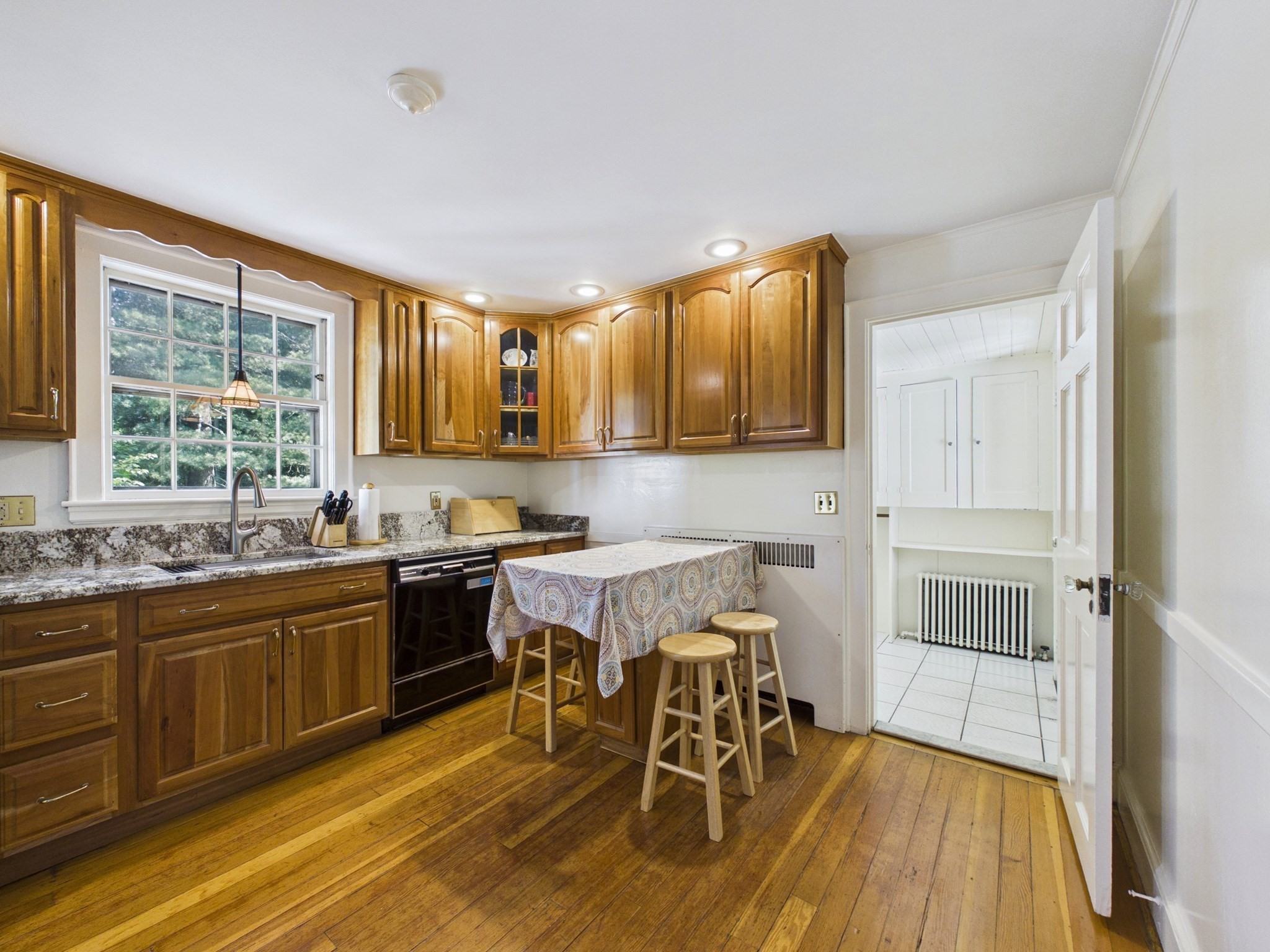 390 Marsh St Property Photo 12