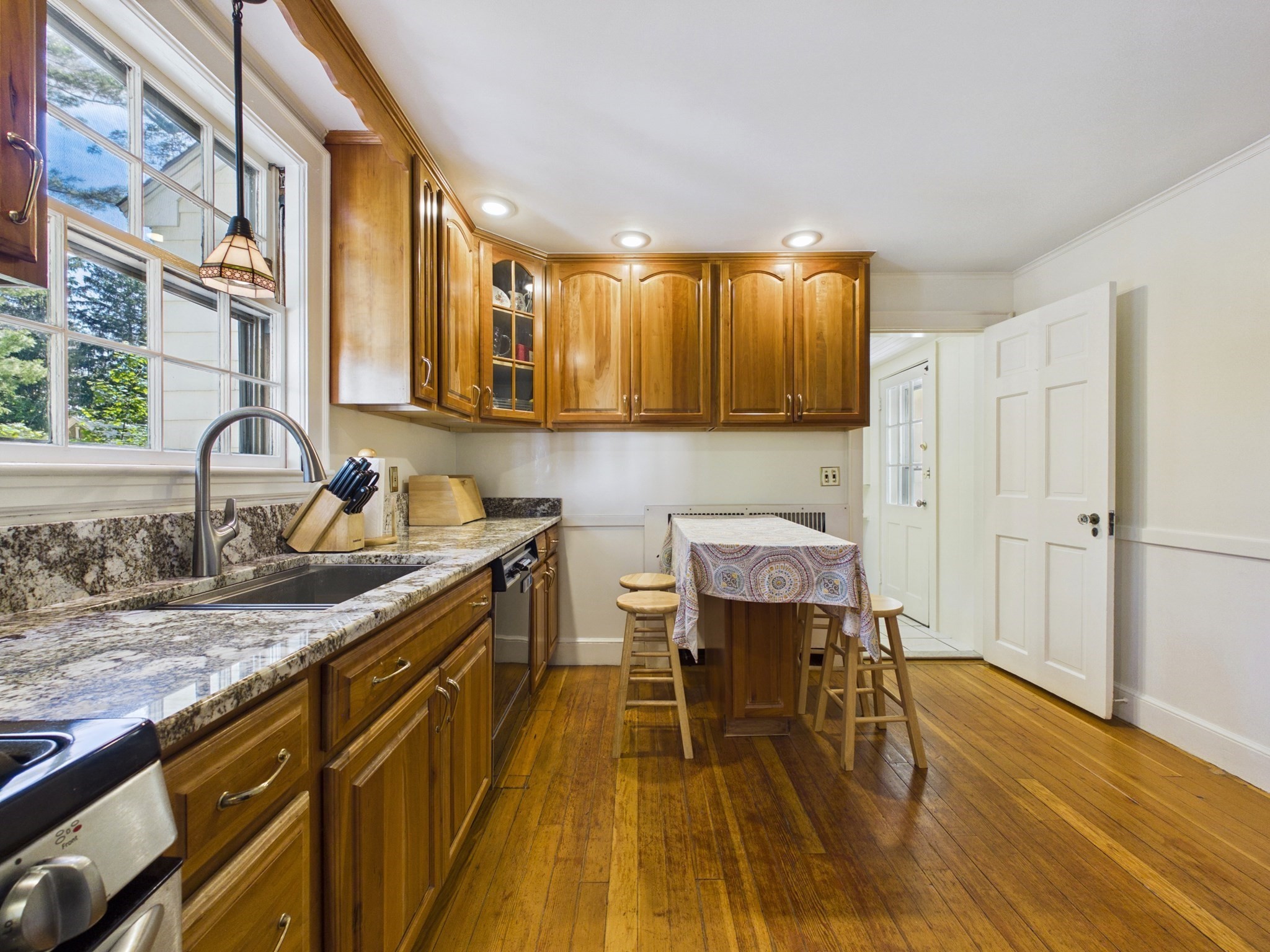 390 Marsh St Property Photo 15