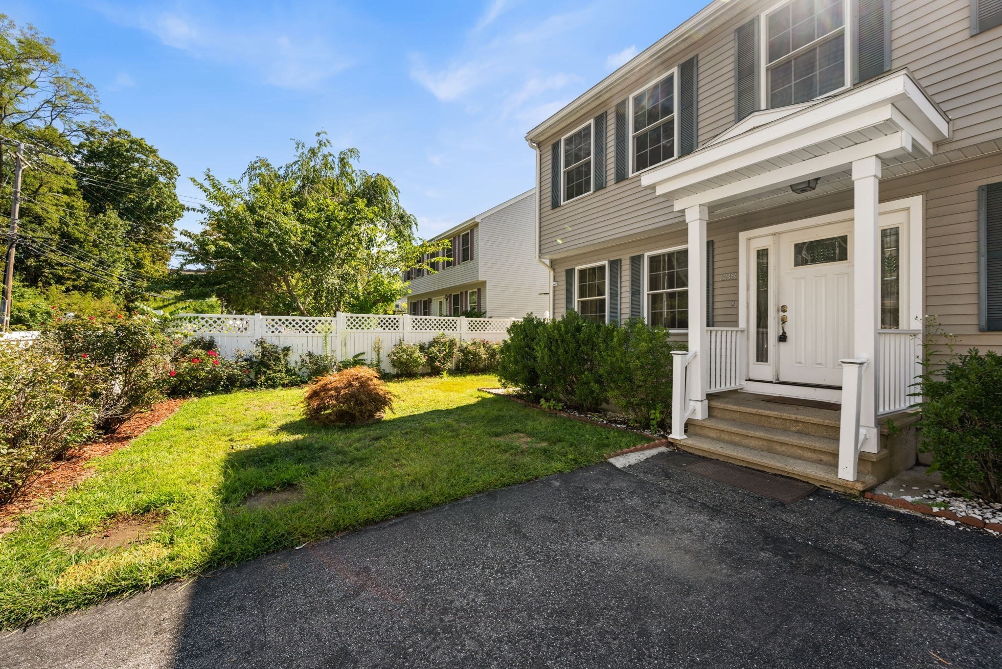 388 Varnum Ave Property Photo 3