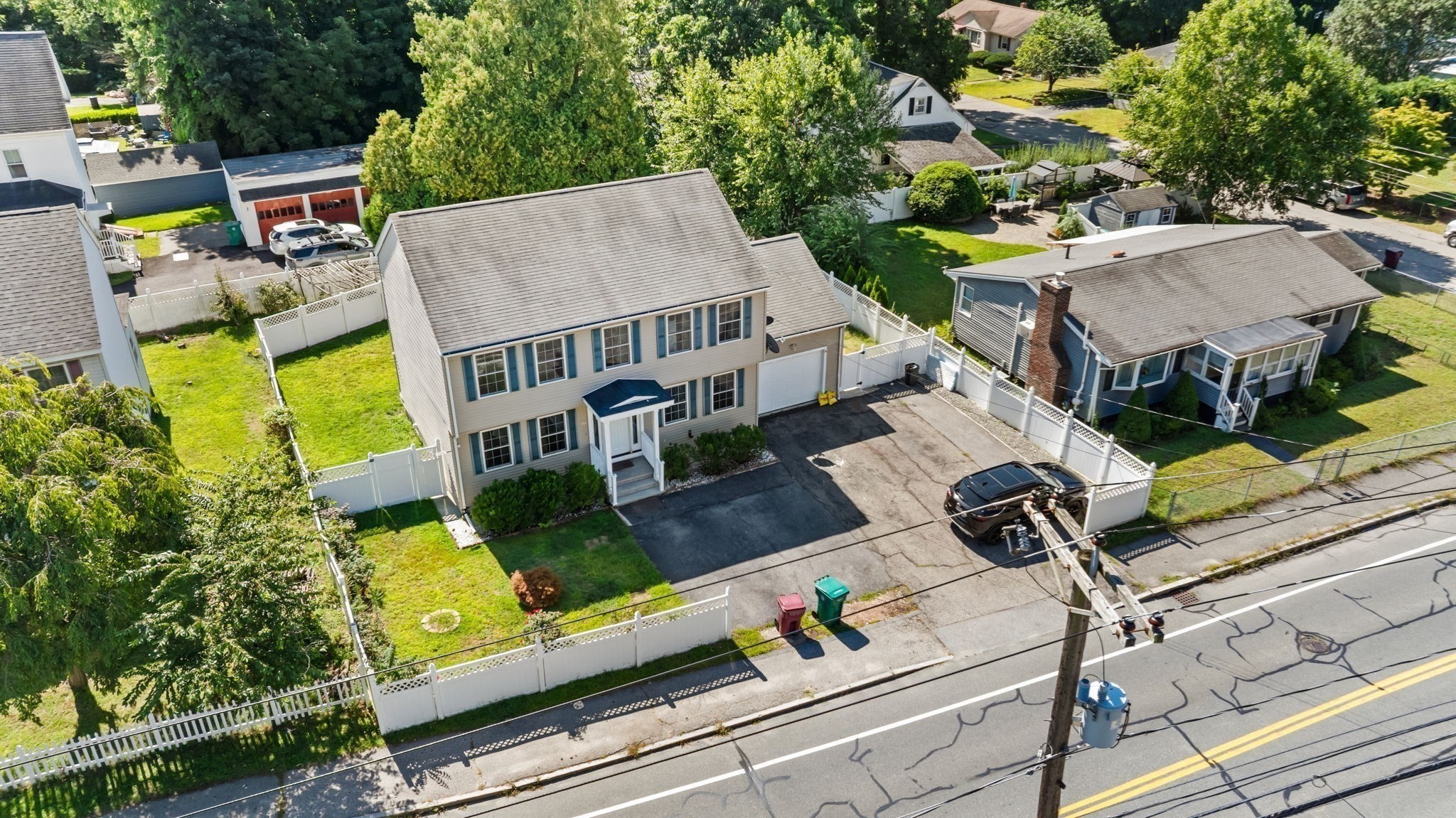 388 Varnum Ave Property Photo 4
