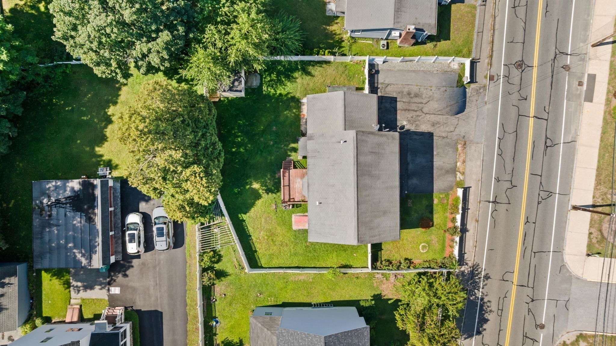 388 Varnum Ave Property Photo 6