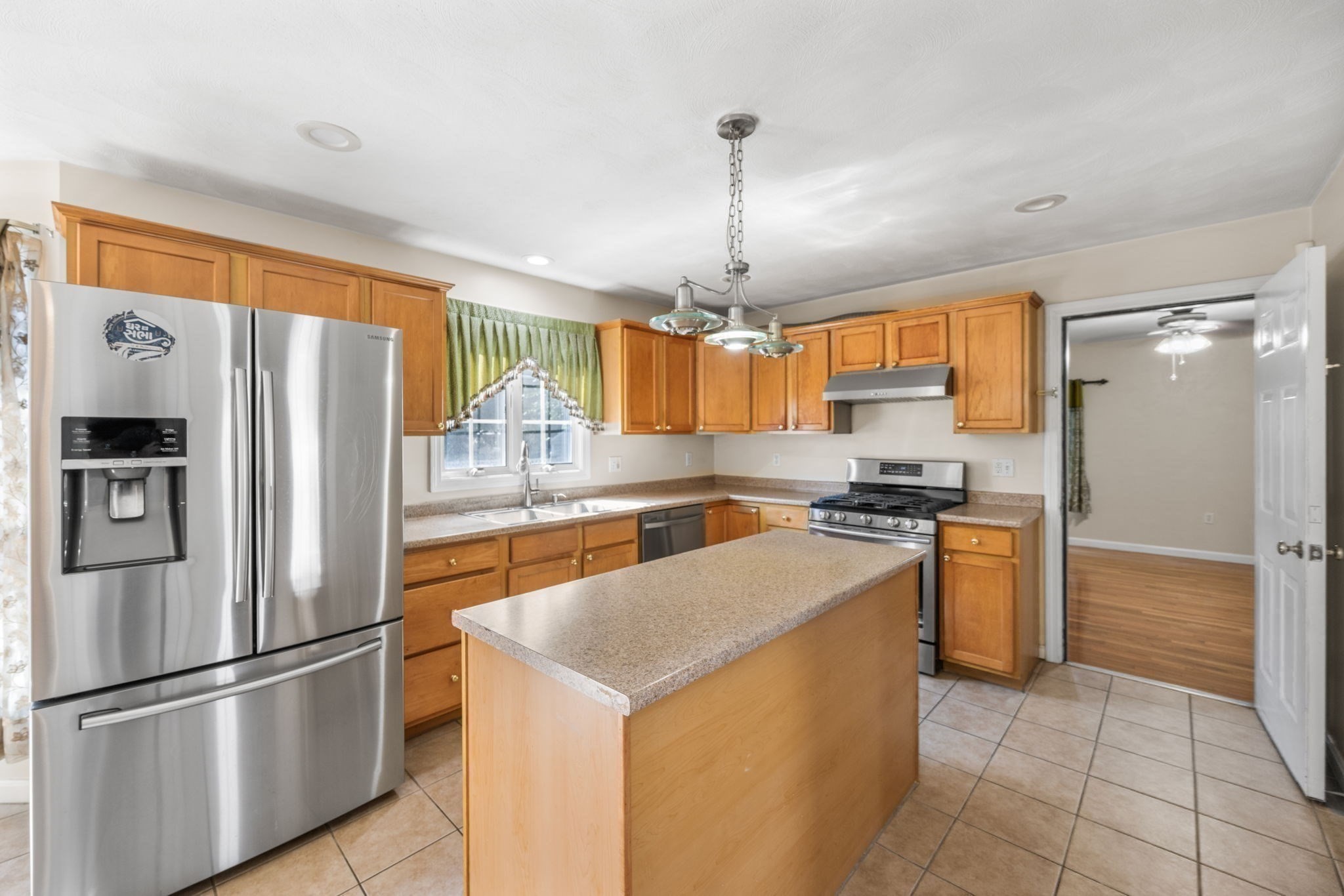 388 Varnum Ave Property Photo 11