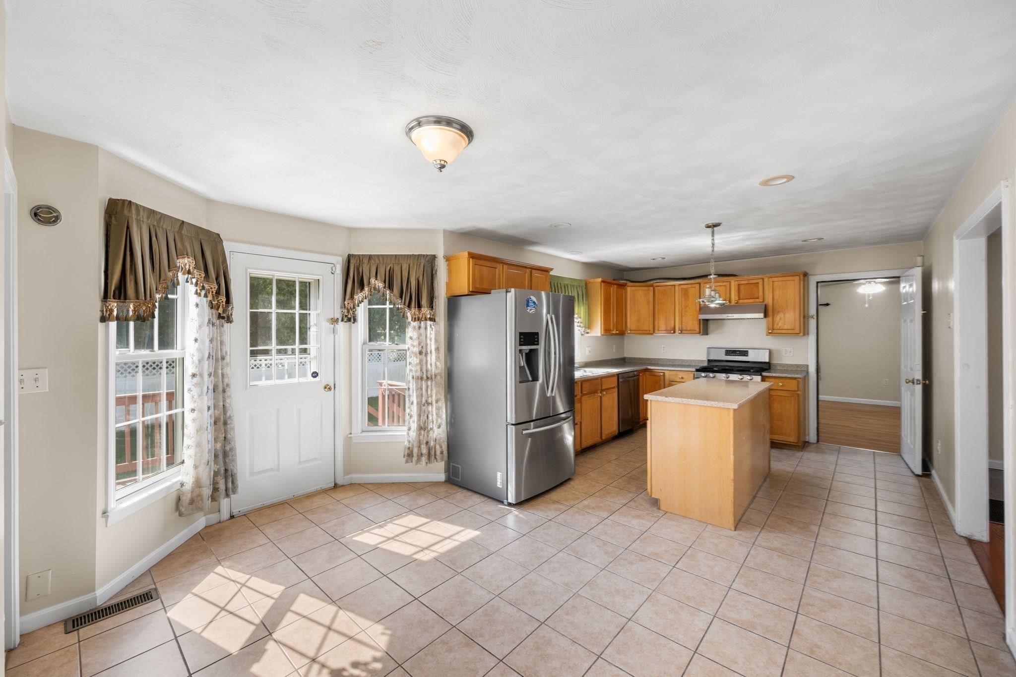 388 Varnum Ave Property Photo 13